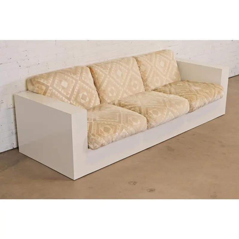 A gorgeous Mid-Century Modern tuxedo sofa

By Milo Baughman for Thayer Coggin

USA, Circa 1970s 

White laminate case, with upholstered seat and back cushions.

Measures: 90.25