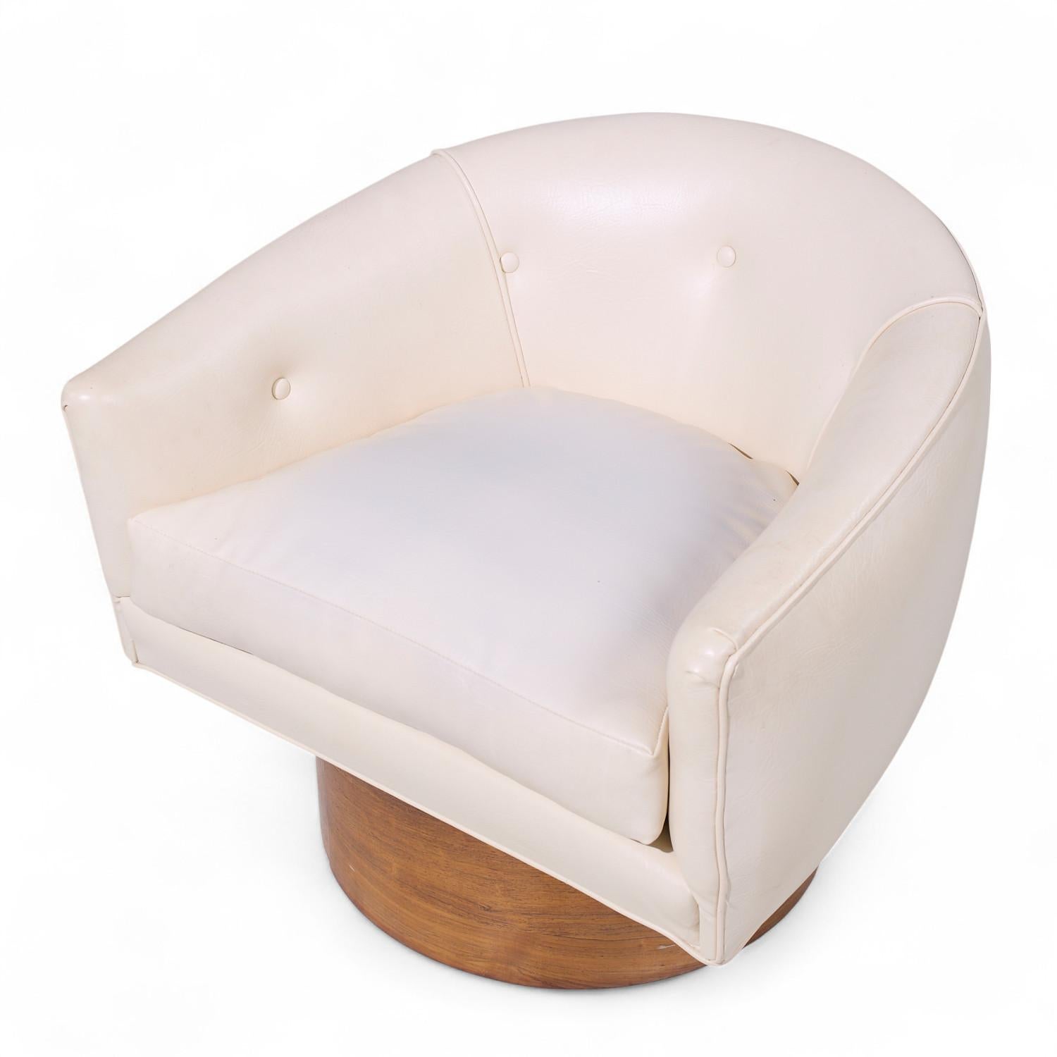 Milo Baughman for Thayer Coggin Mid Century Rosewood Swivel Lounge Chair en vente 2