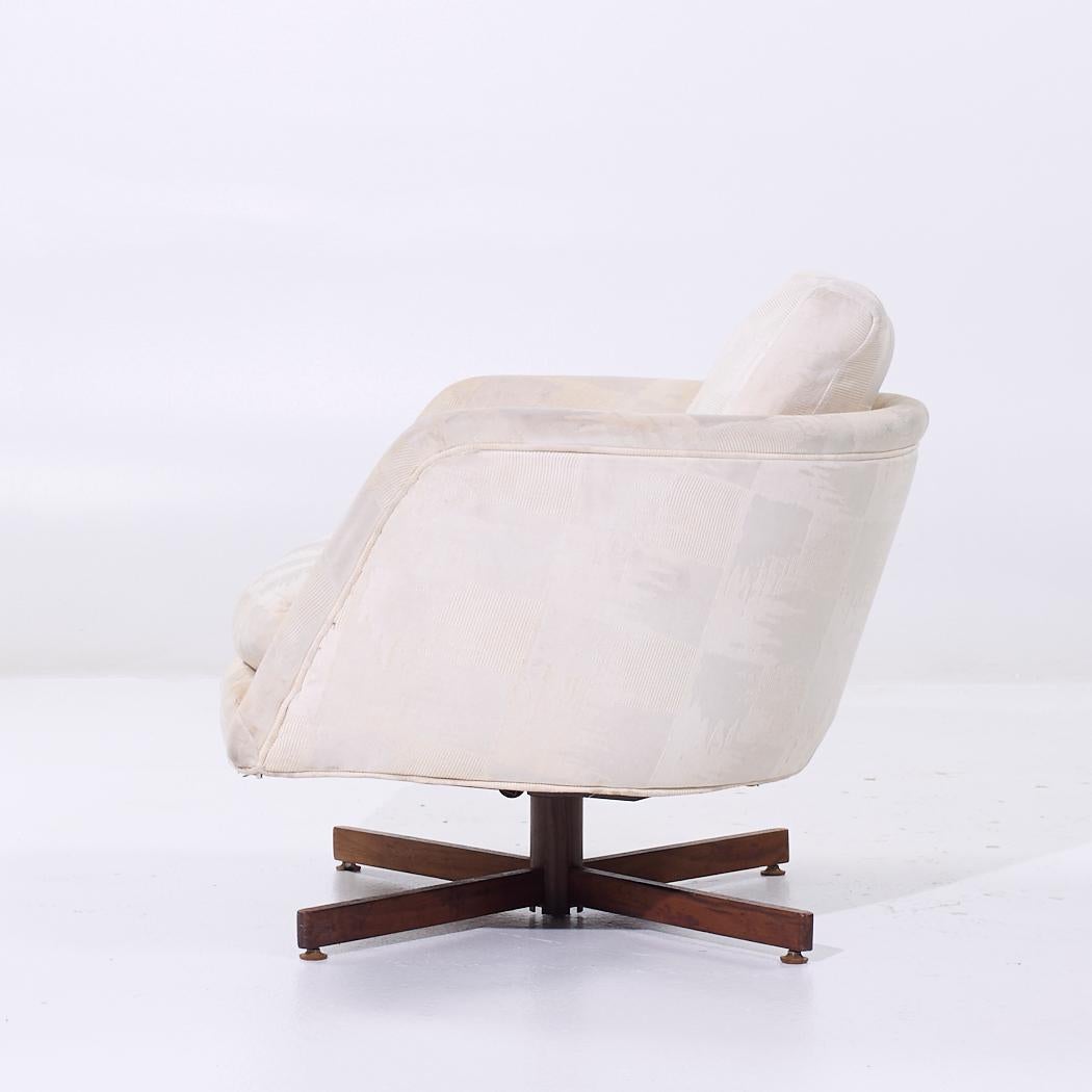 American Milo Baughman for Thayer Coggin Mid Century Swivel Tilt Lounge Chair For Sale