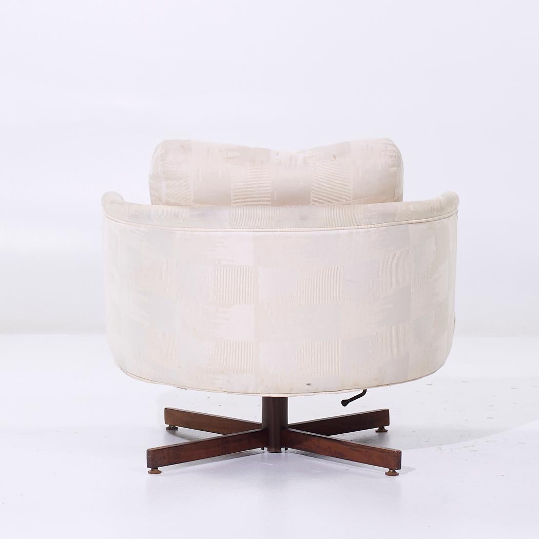 20th Century Milo Baughman for Thayer Coggin Mid Century Swivel Tilt Lounge Chair For Sale