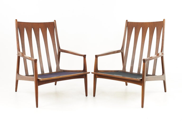 Milo Baughman for Thayer Coggin mid century walnut archie lounge chairs - a pair

Each chair measures: 30 wide x 32 deep x 37 high, with a seat height of 12 inches and arm height of 19.75 inches

All pieces of furniture can be had in what we