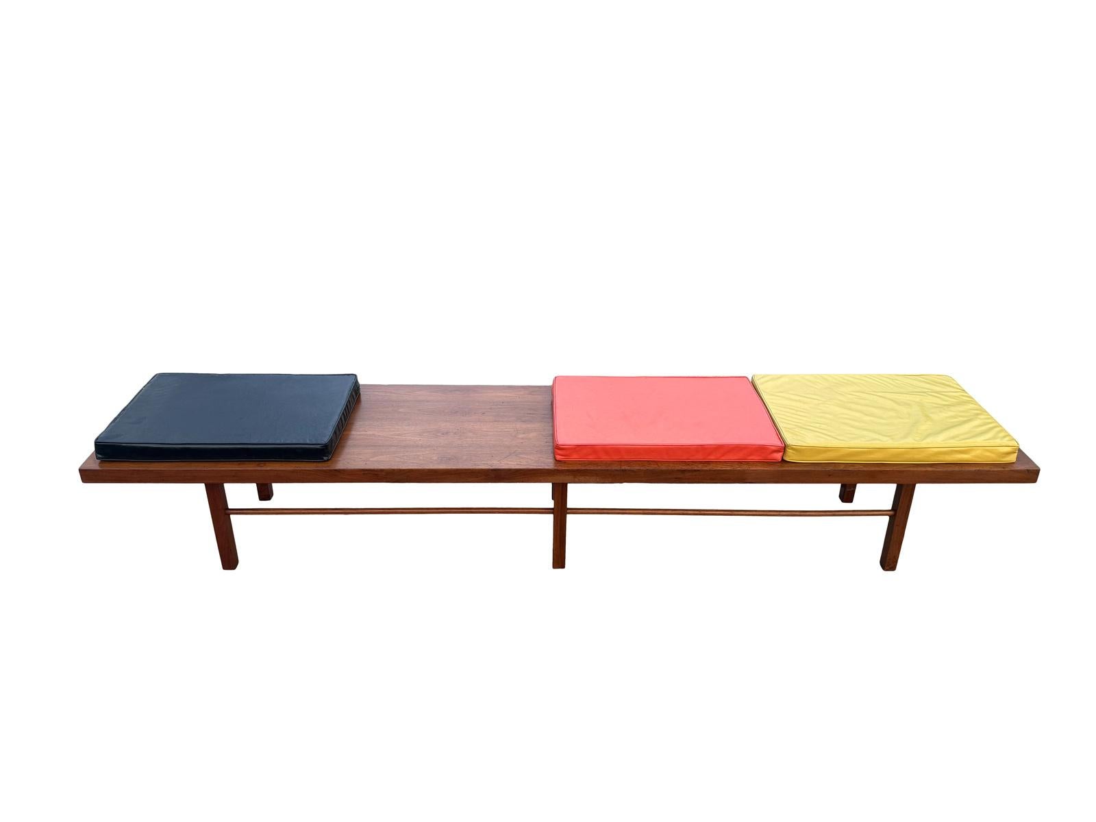 Mid-Century Modern Milo Baughman pour Thayer Coggin Table basse en noyer du milieu du siècle 98 en vente