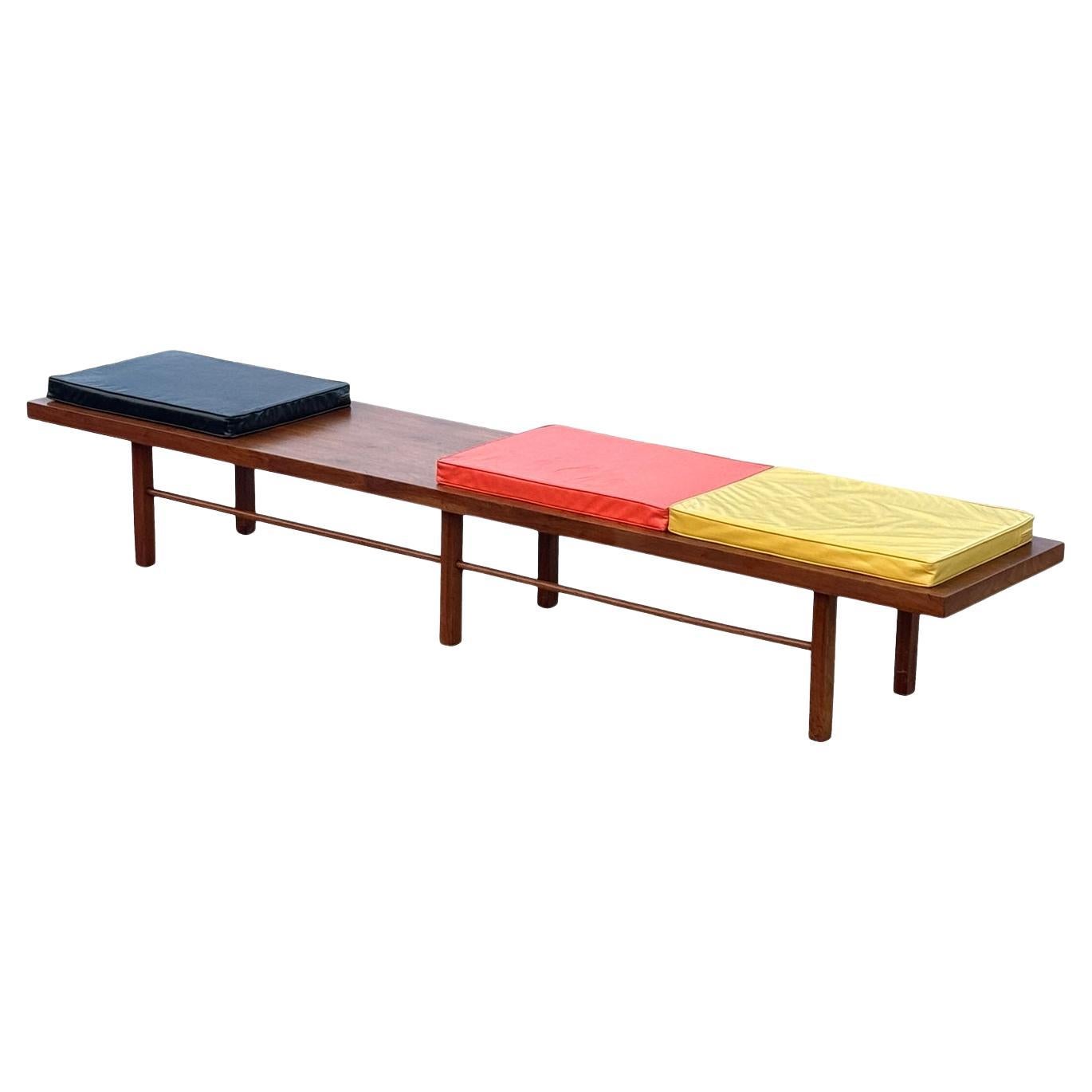 Milo Baughman pour Thayer Coggin Table basse en noyer du milieu du siècle 98 en vente