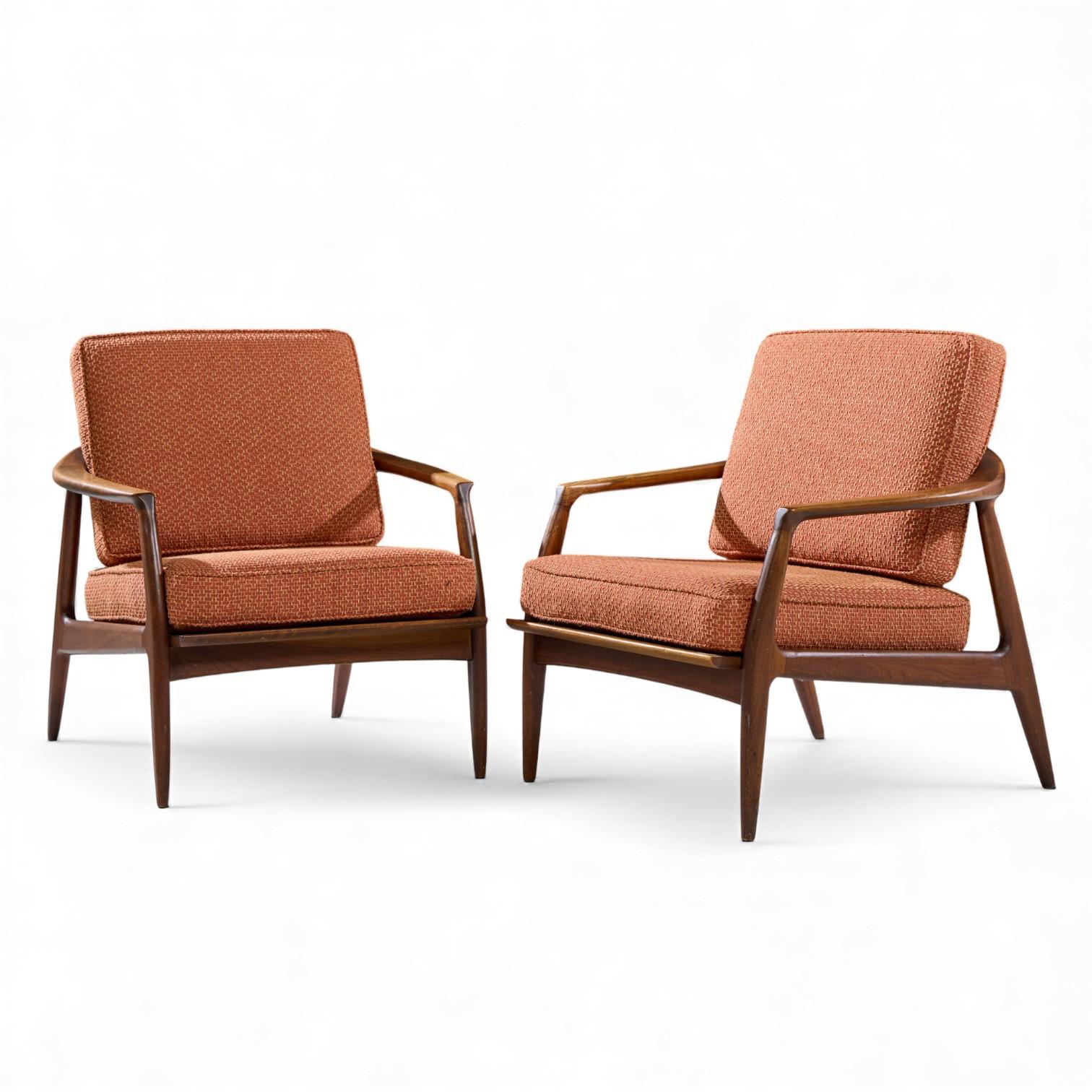 Mid-Century Modern Milo Baughman pour Thayer Coggin Chaises longues en noyer du milieu du siècle - Paire en vente