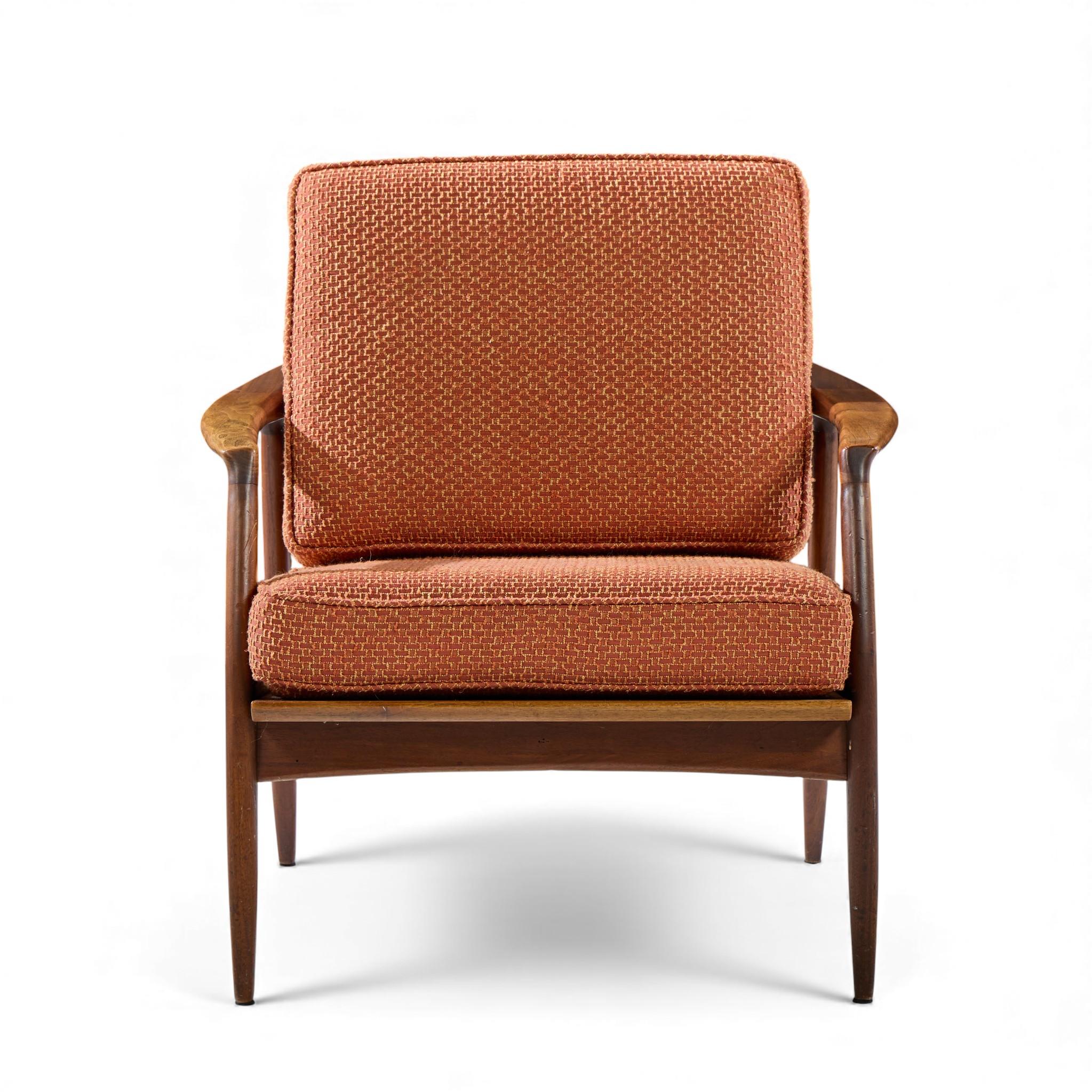Milo Baughman pour Thayer Coggin Chaises longues en noyer du milieu du siècle - Paire Bon état - En vente à Franklin Park, IL