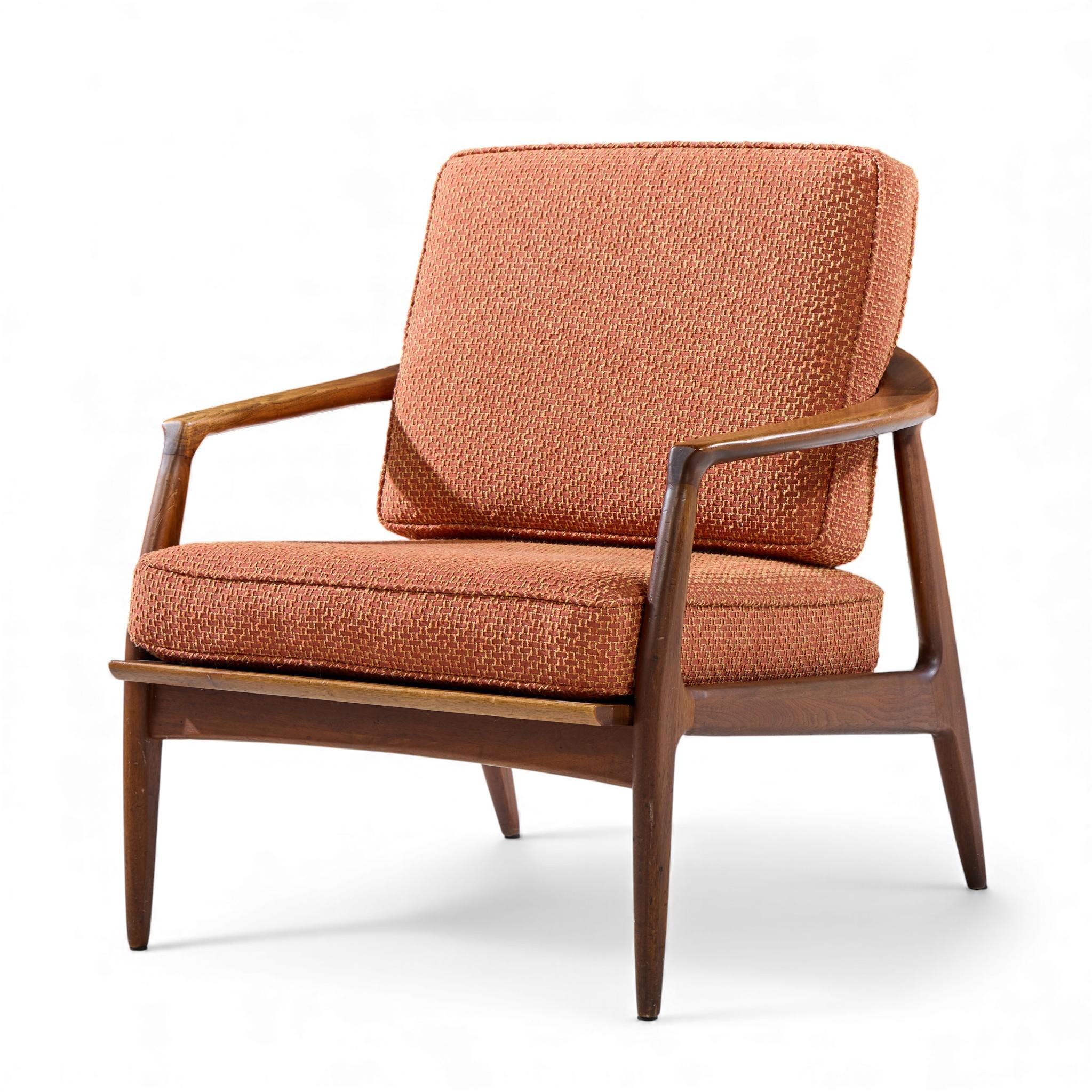 20ième siècle Milo Baughman pour Thayer Coggin Chaises longues en noyer du milieu du siècle - Paire en vente