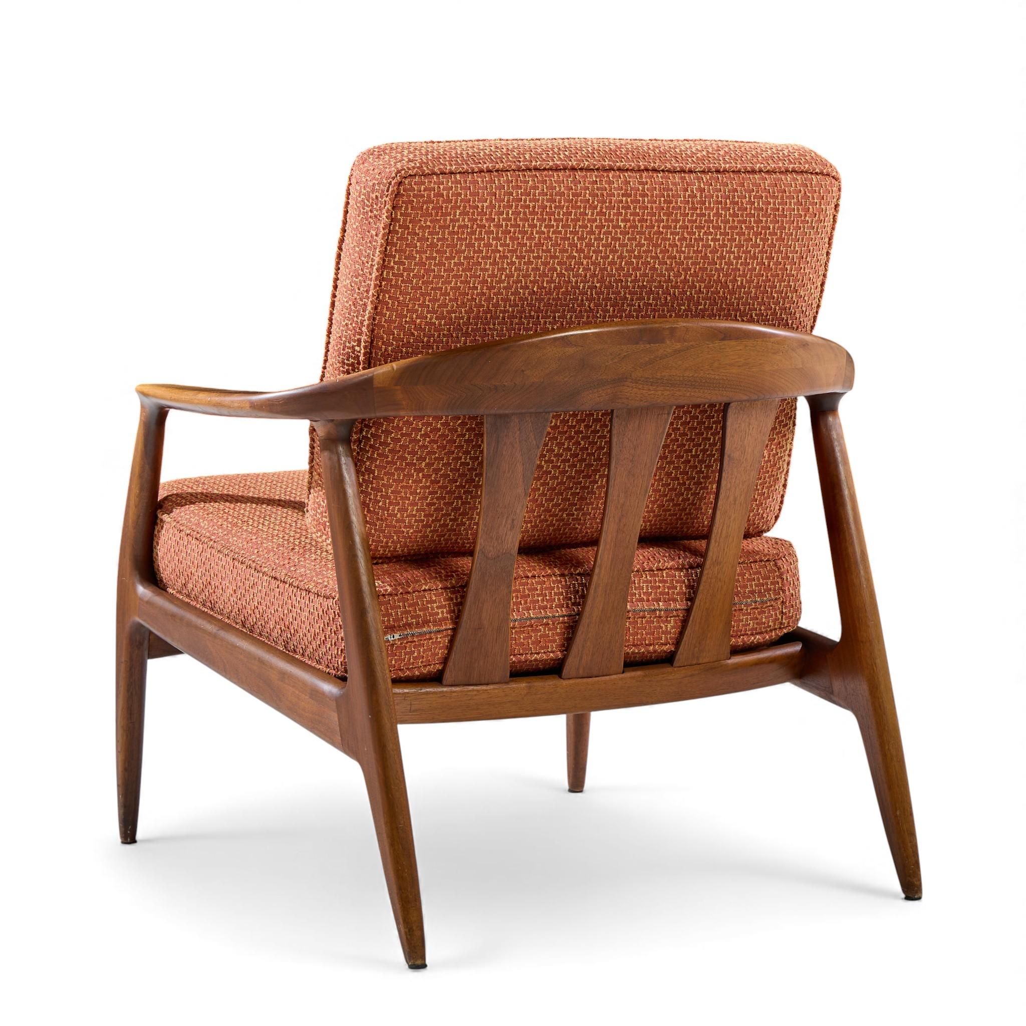 Milo Baughman pour Thayer Coggin Chaises longues en noyer du milieu du siècle - Paire en vente 1