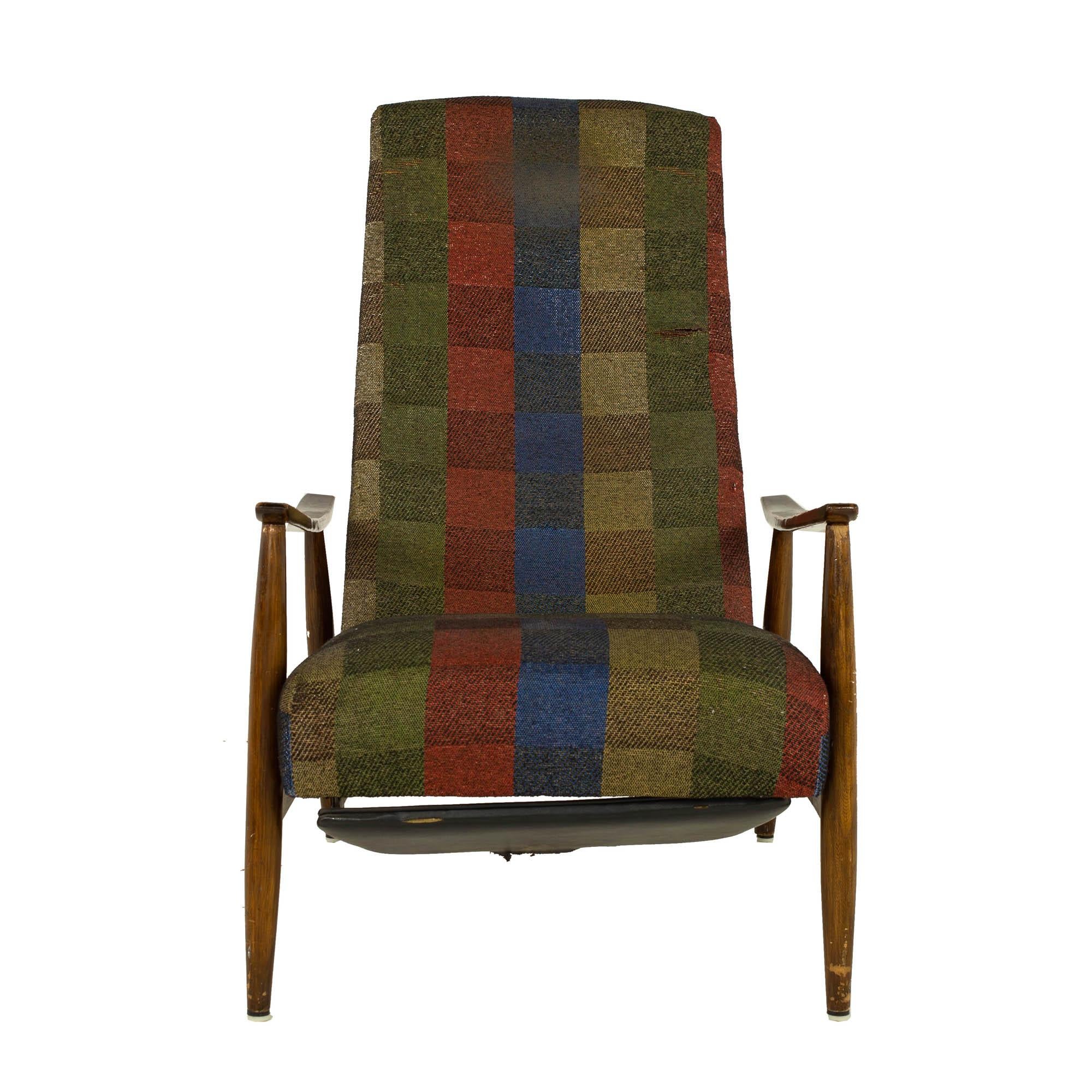 Milo Baughman for Thayer Coggin Mid Century Walnut Recliner In Good Condition In Countryside, IL