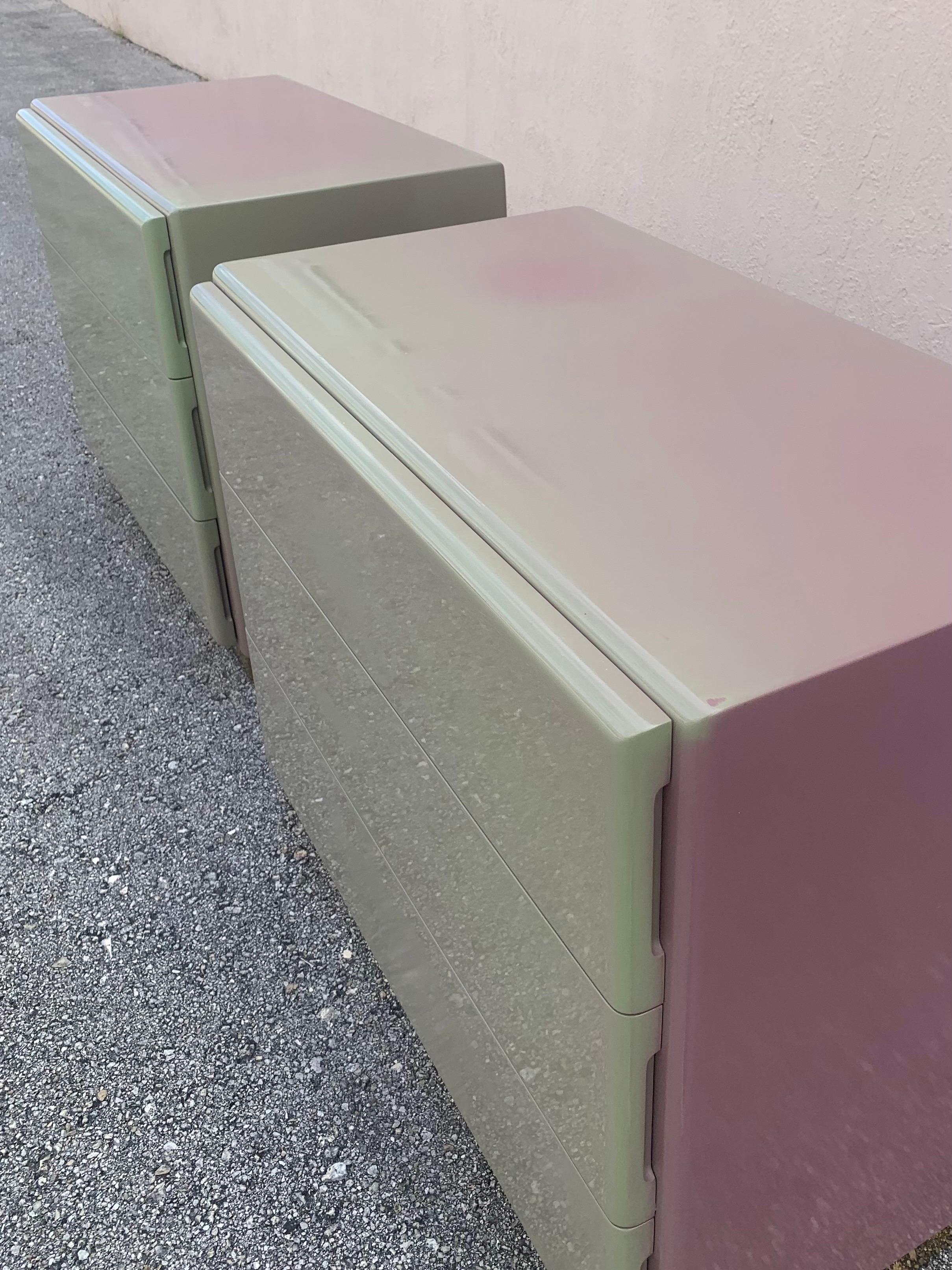 Milo Baughman for Thayer Coggin Night Stands in Jade and Magenta For Sale 3