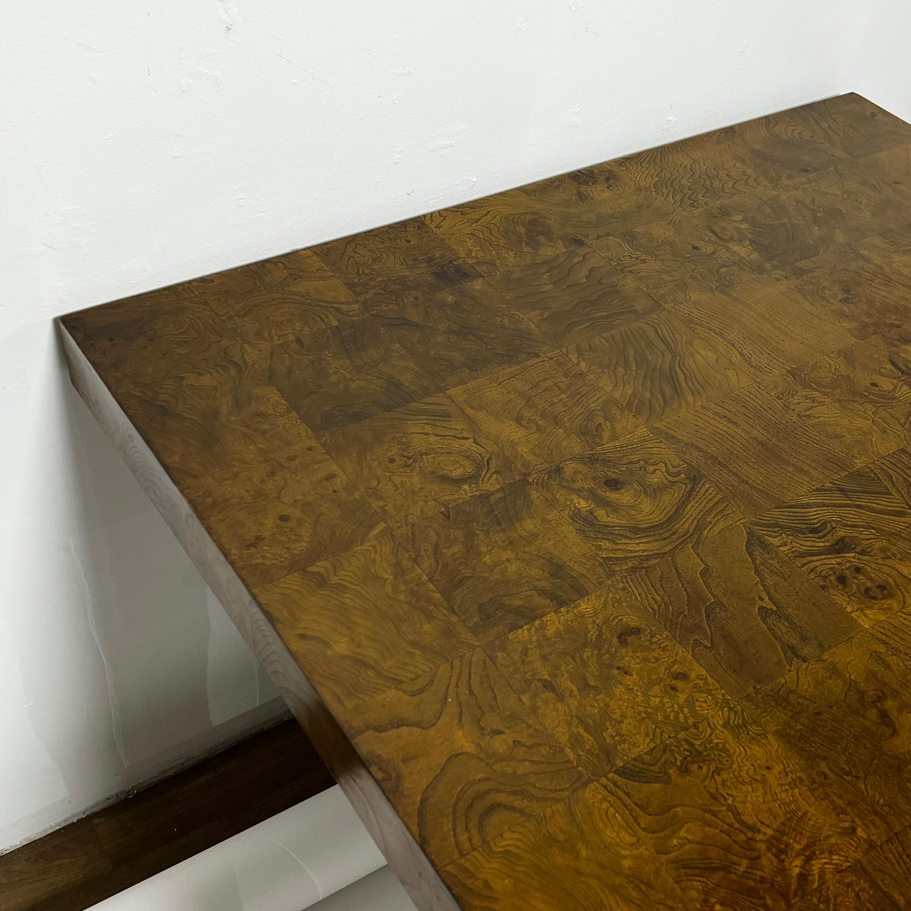 Milo Baughman for Thayer Coggin Patchwork Patchwork Burl Wood Dining Table Circa 1970 Bon état - En vente à Peabody, MA