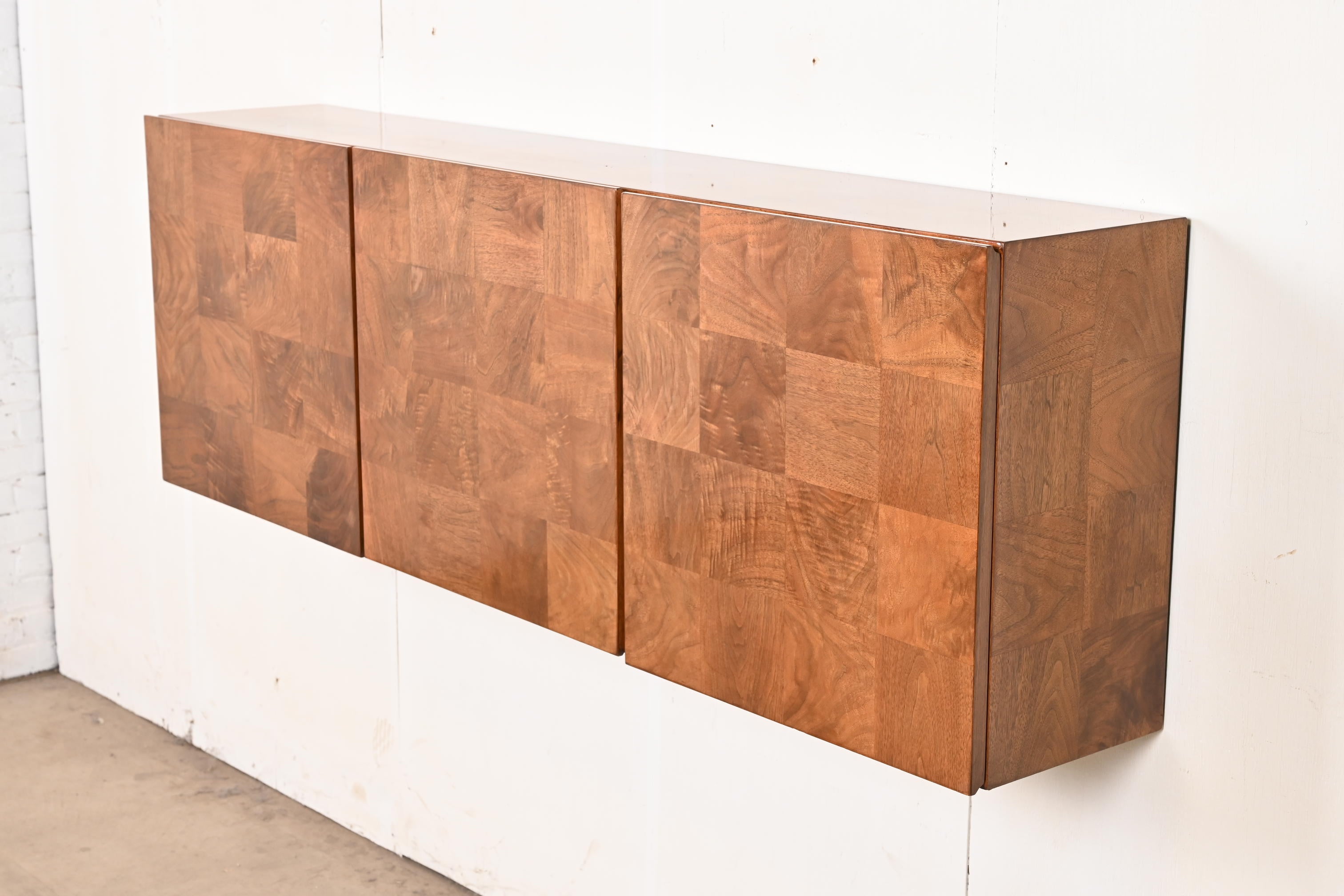 Milo Baughman for Thayer Coggin Patchwork Burl Wood Floating Sideboard Credenza In Good Condition In South Bend, IN