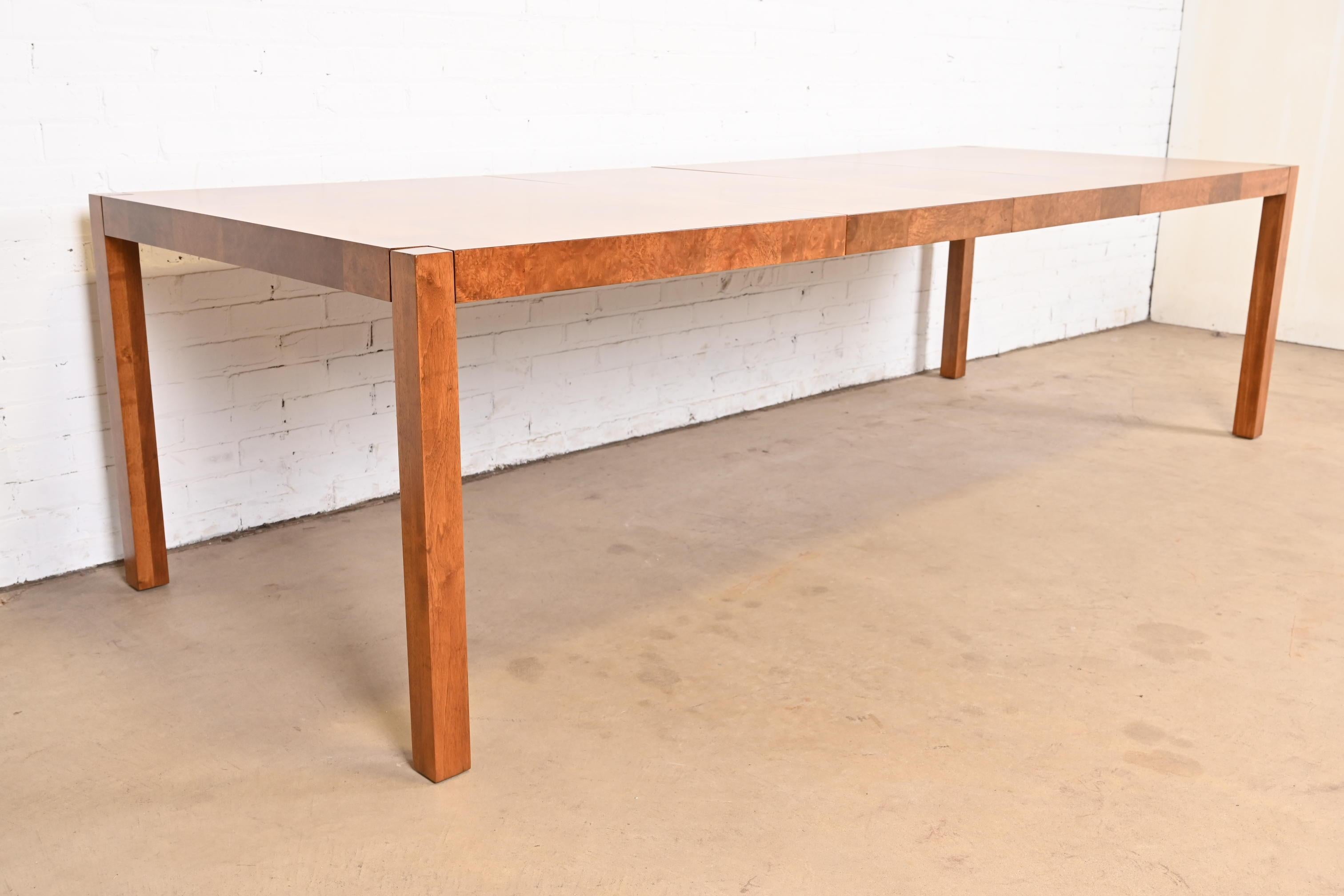 Fin du 20e siècle Table de salle à manger Parsons en broussin patchwork de Milo Baughman pour Thayer Coggin en vente