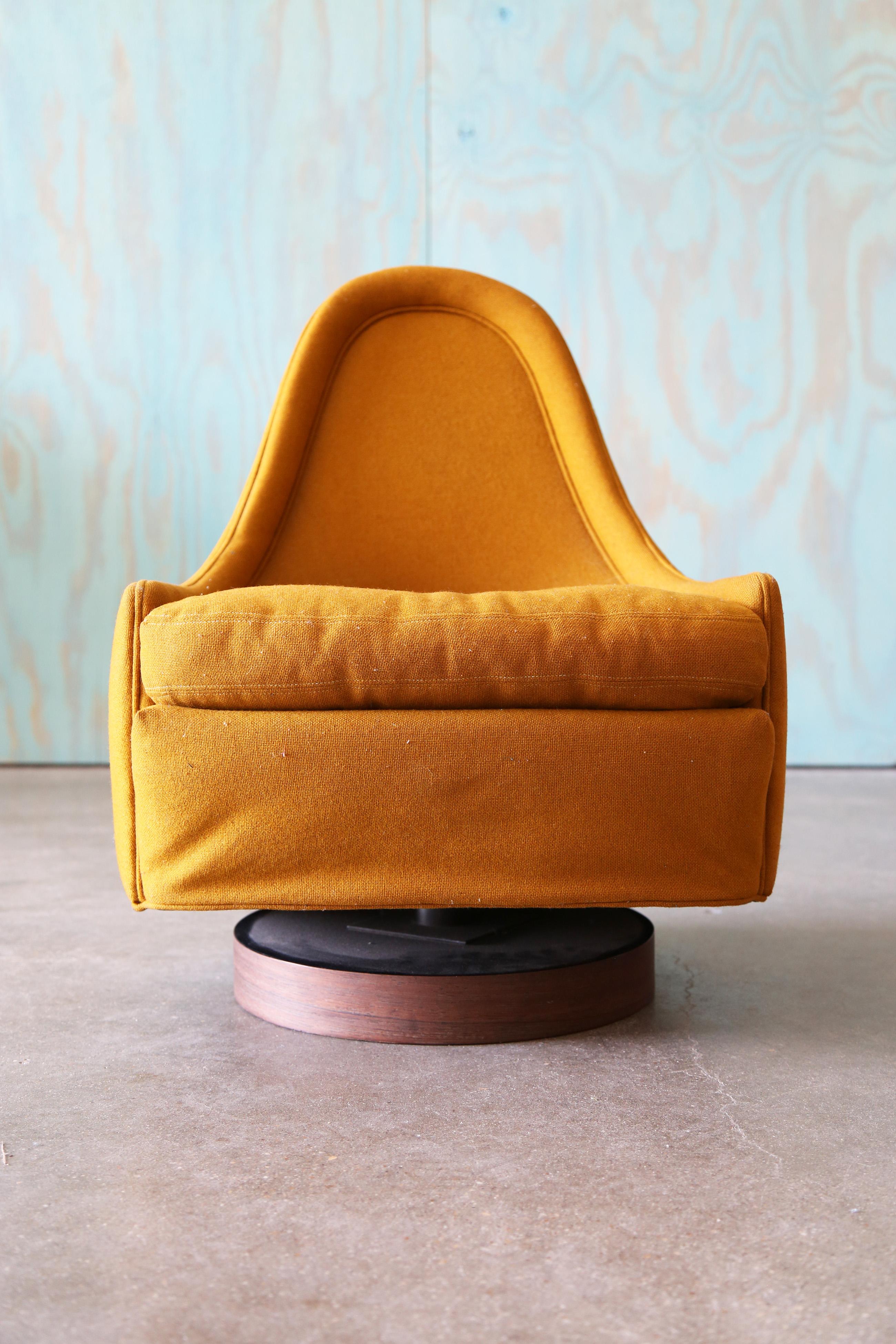 Milo Baughman per Thayer Coggin Petite Swivel Chairs Rosewood - Set di 3 MCM in vendita 1