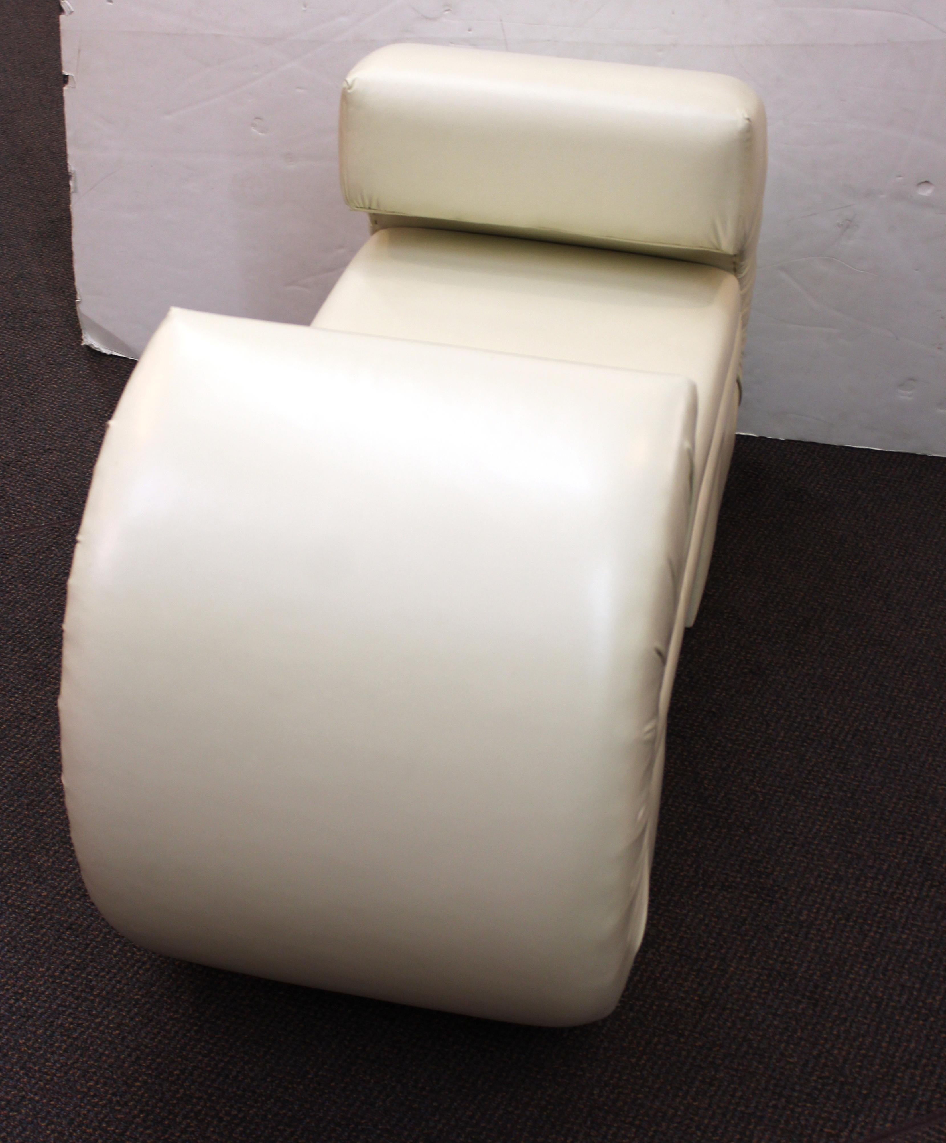 Milo Baughman for Thayer Coggin Post-Modern White Leatherette Bench In Good Condition In New York, NY