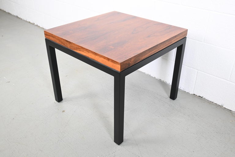 Milo Baughman for Thayer Coggin rosewood side or end table

Thayer Coggin, USA, 1960s

Measures: 3.88 Wide x 23.88 Deep x 20.38 High.

Mid-Century Modern side or end table with rosewood top and black lacquered base.

Professionally