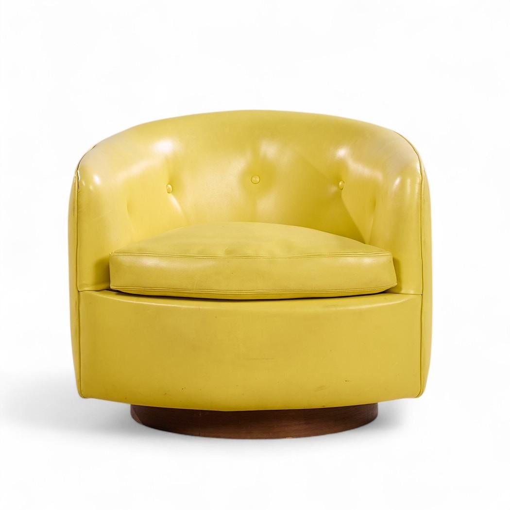 Milo Baughman für Thayer Coggin Roxy Nussbaum Dreh-Kipp-Lounge-Stühle - Paar im Zustand „Gut“ im Angebot in Franklin Park, IL