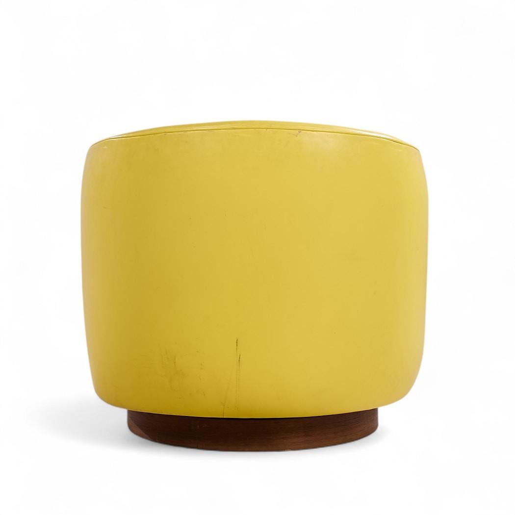 Milo Baughman für Thayer Coggin Roxy Nussbaum Dreh-Kipp-Lounge-Stühle - Paar im Angebot 1