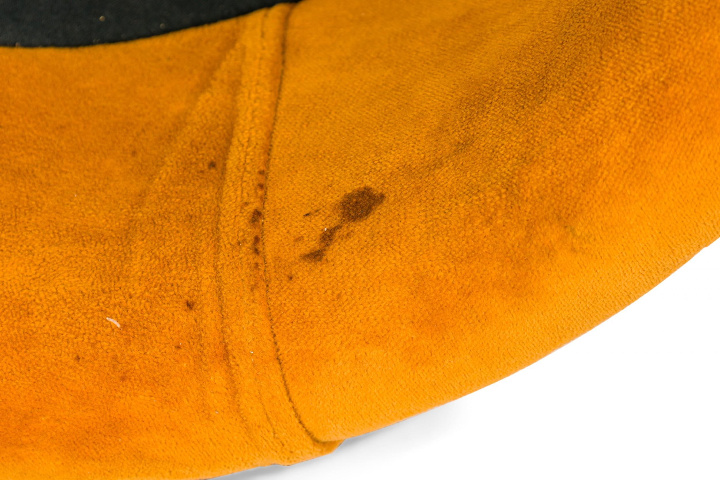 Fauteuil pivotant en tissu doré de Milo Baughman pour Thayer Coggin de l'ère spatiale en vente 6