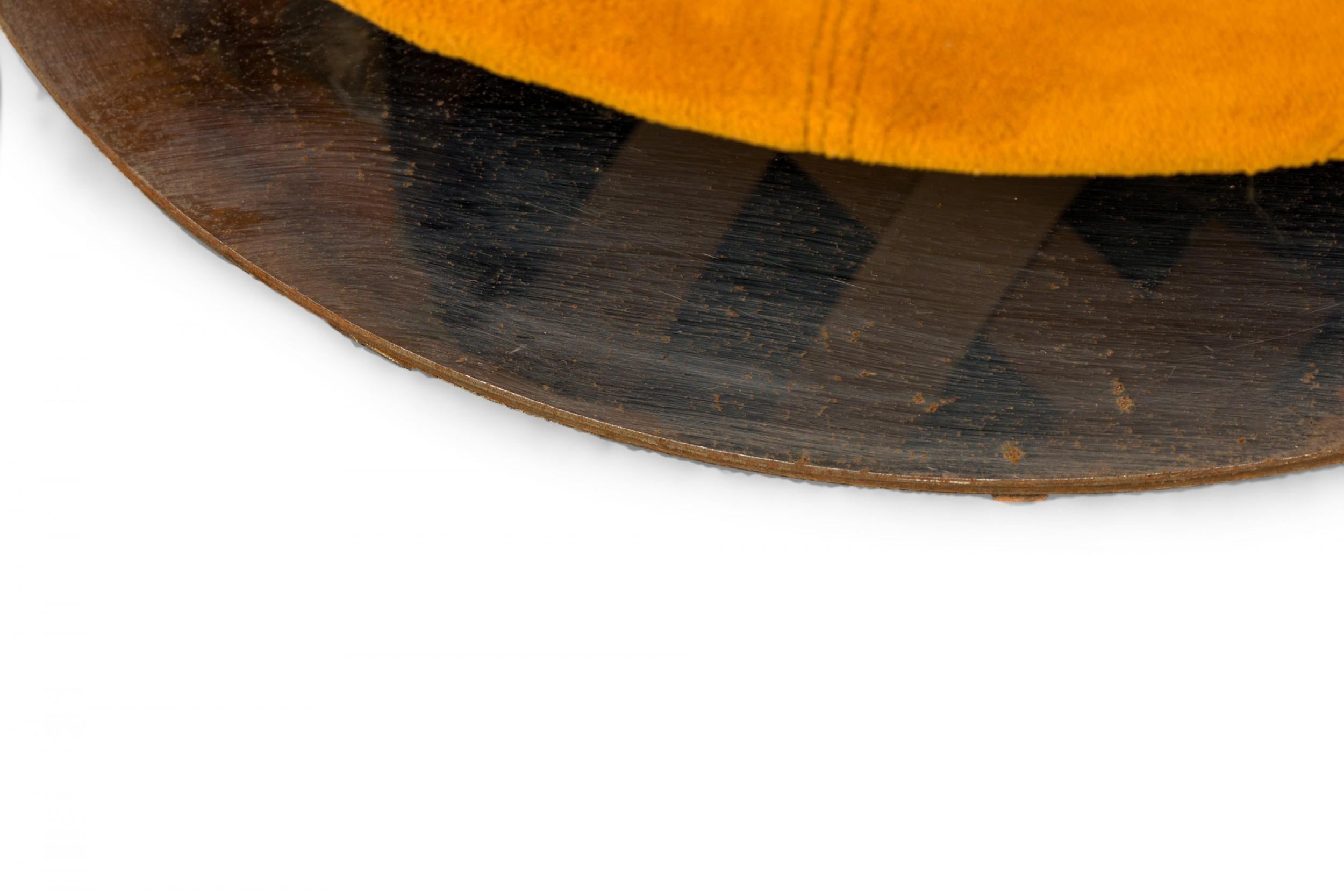 Fauteuil pivotant en tissu doré de Milo Baughman pour Thayer Coggin de l'ère spatiale en vente 2