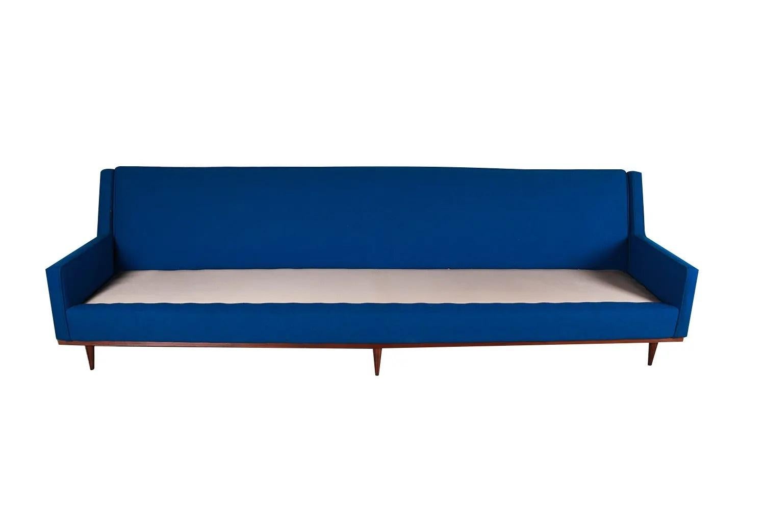 Sofá azul de mediados de siglo de Milo Baughman para Thayer Coggin en venta 4