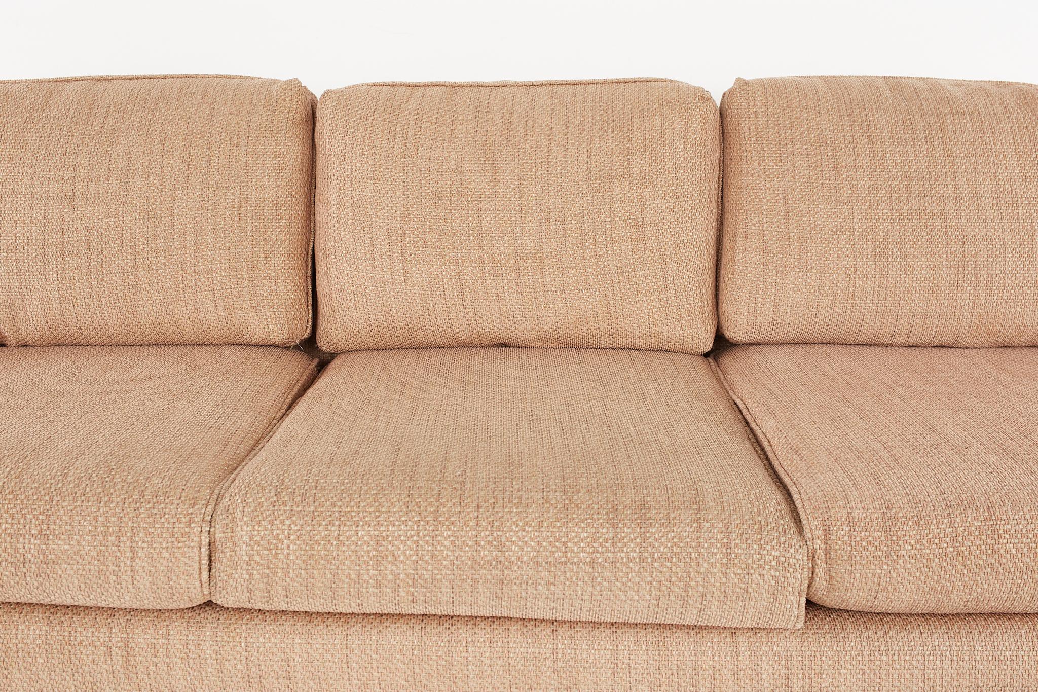 Milo Baughman für Thayer Coggin Stil Mid Century Sofa in neuem Stoff im Zustand „Gut“ im Angebot in Countryside, IL