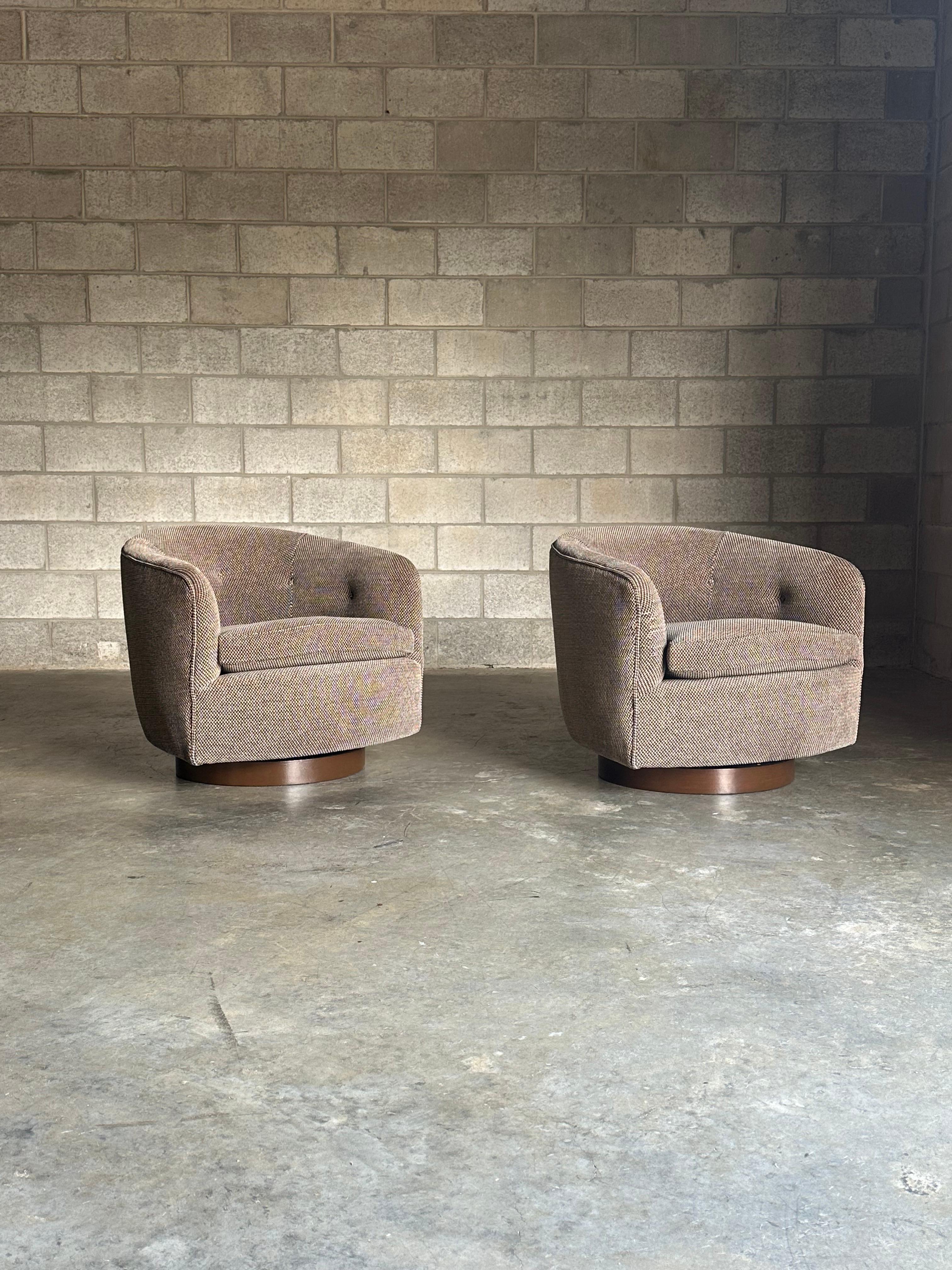 Milo Baughman para Thayer Coggin Sillas giratorias y basculantes finales del siglo XX en venta