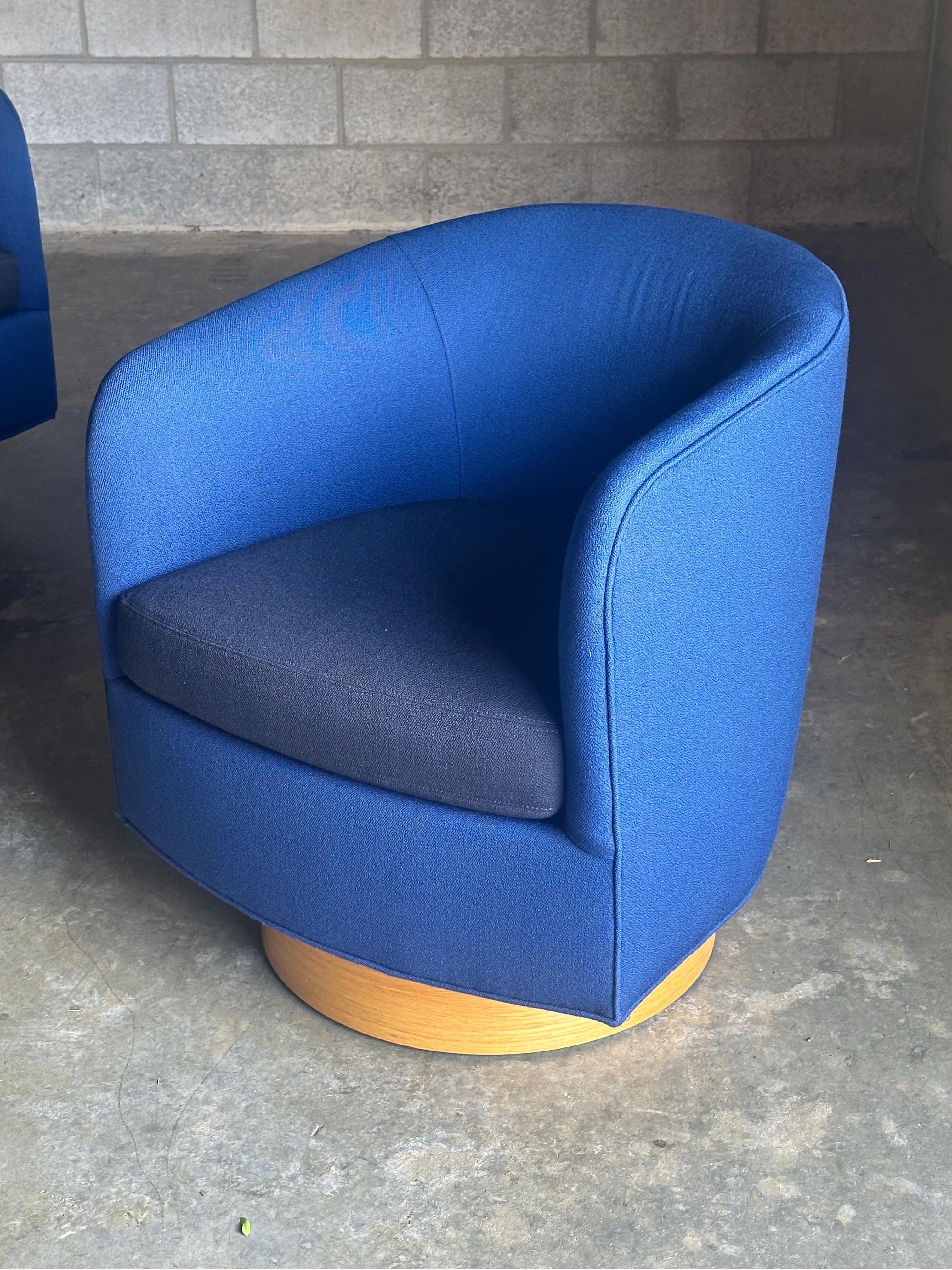 Tissu d'ameublement Milo Baughman pour Thayer Coggin Chaises pivotantes et inclinables en vente