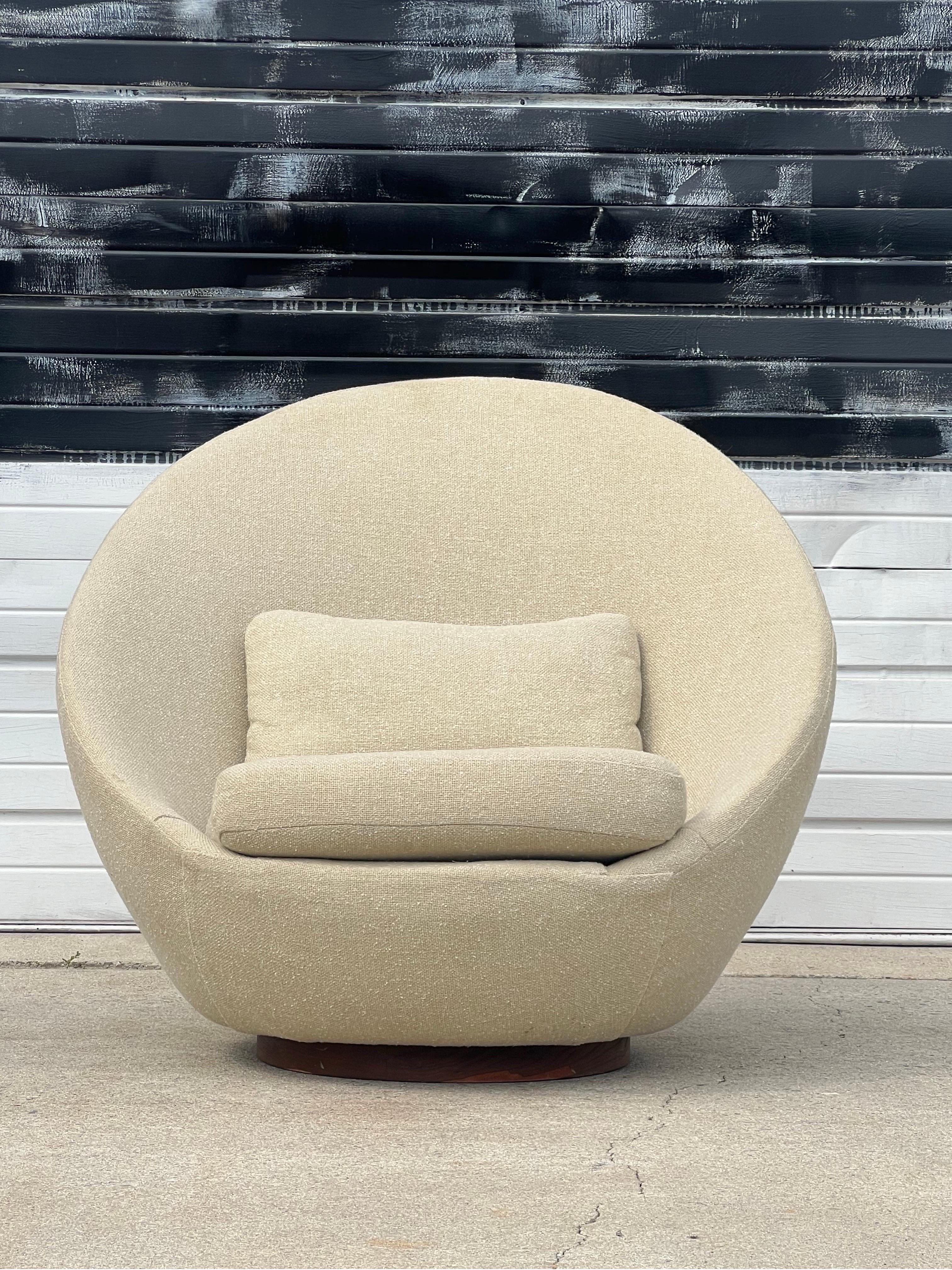 Milo Baughman for Thayer Coggin Swivel Egg Lounge 8