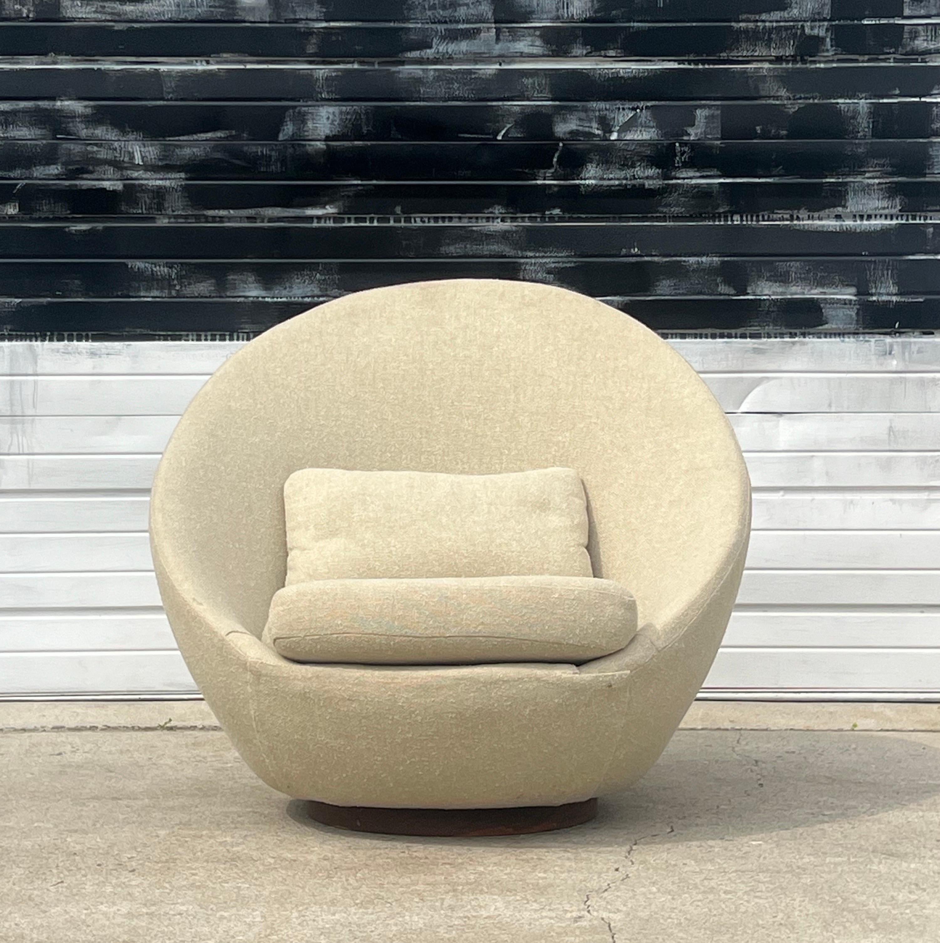 Mid-Century Modern Milo Baughman for Thayer Coggin Swivel Egg Lounge
