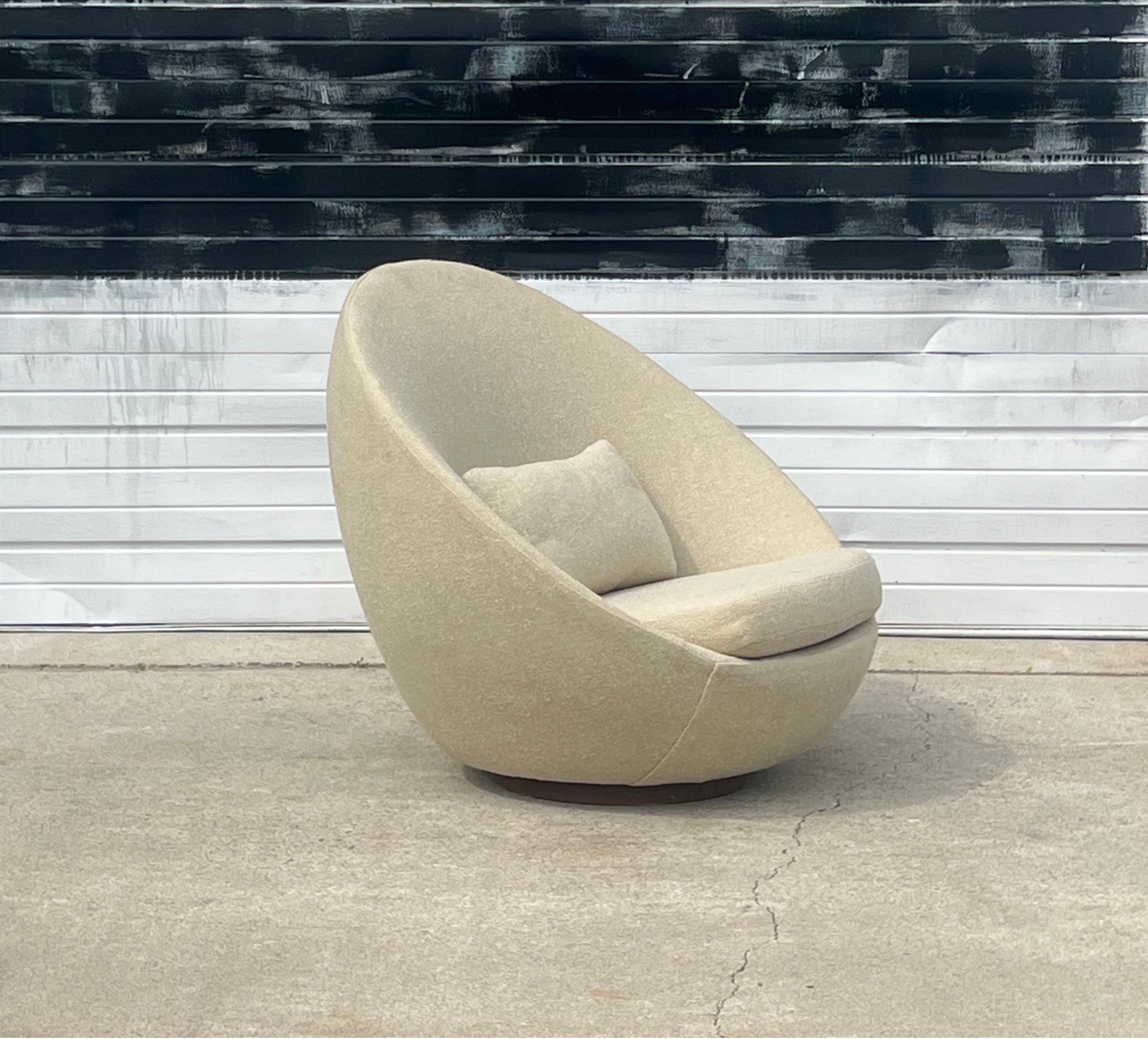 American Milo Baughman for Thayer Coggin Swivel Egg Lounge