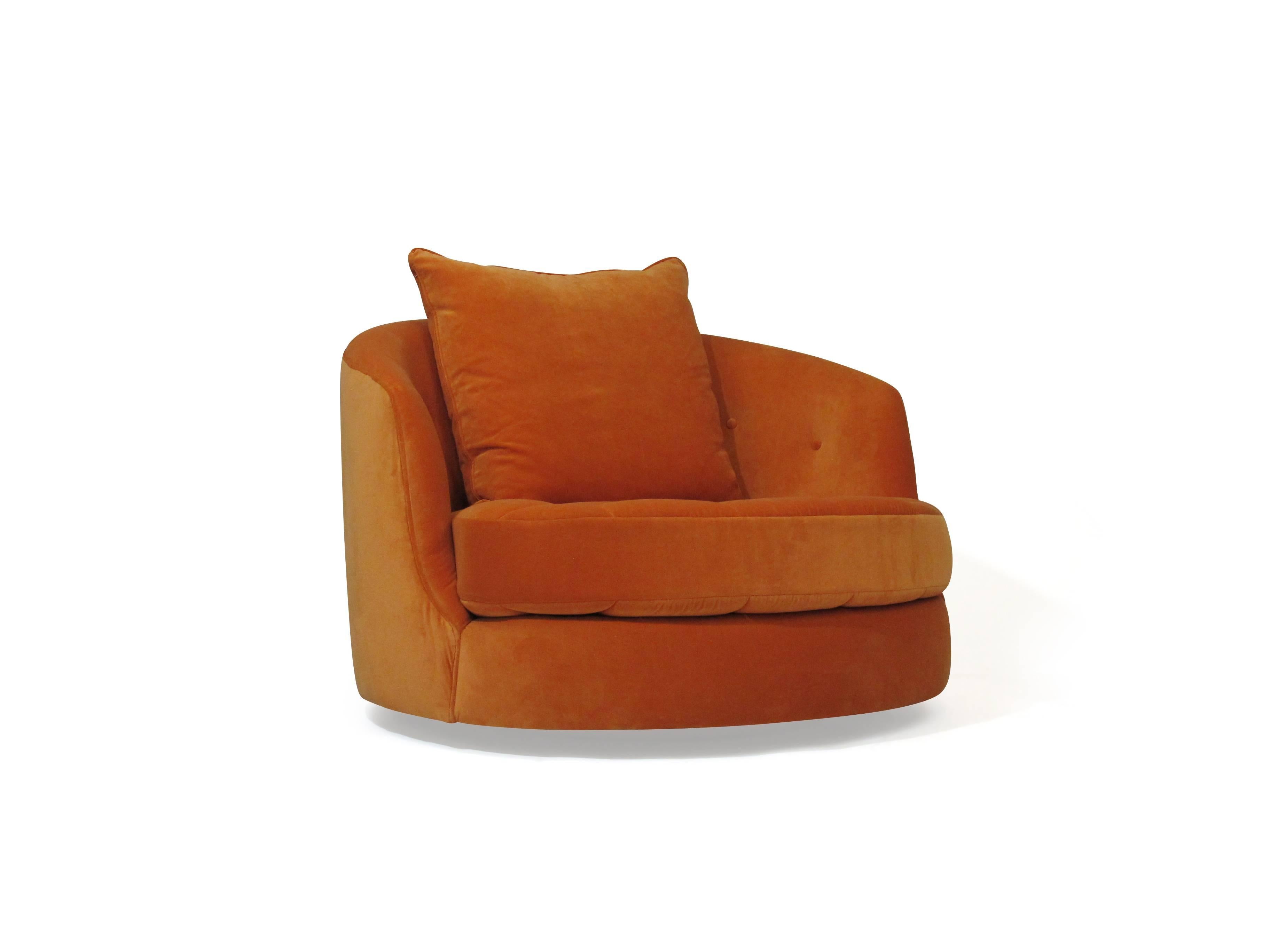 Milo Baughman for Thayer Coggin Swivel Tub Chair Available in COM In New Condition For Sale In Oakland, CA