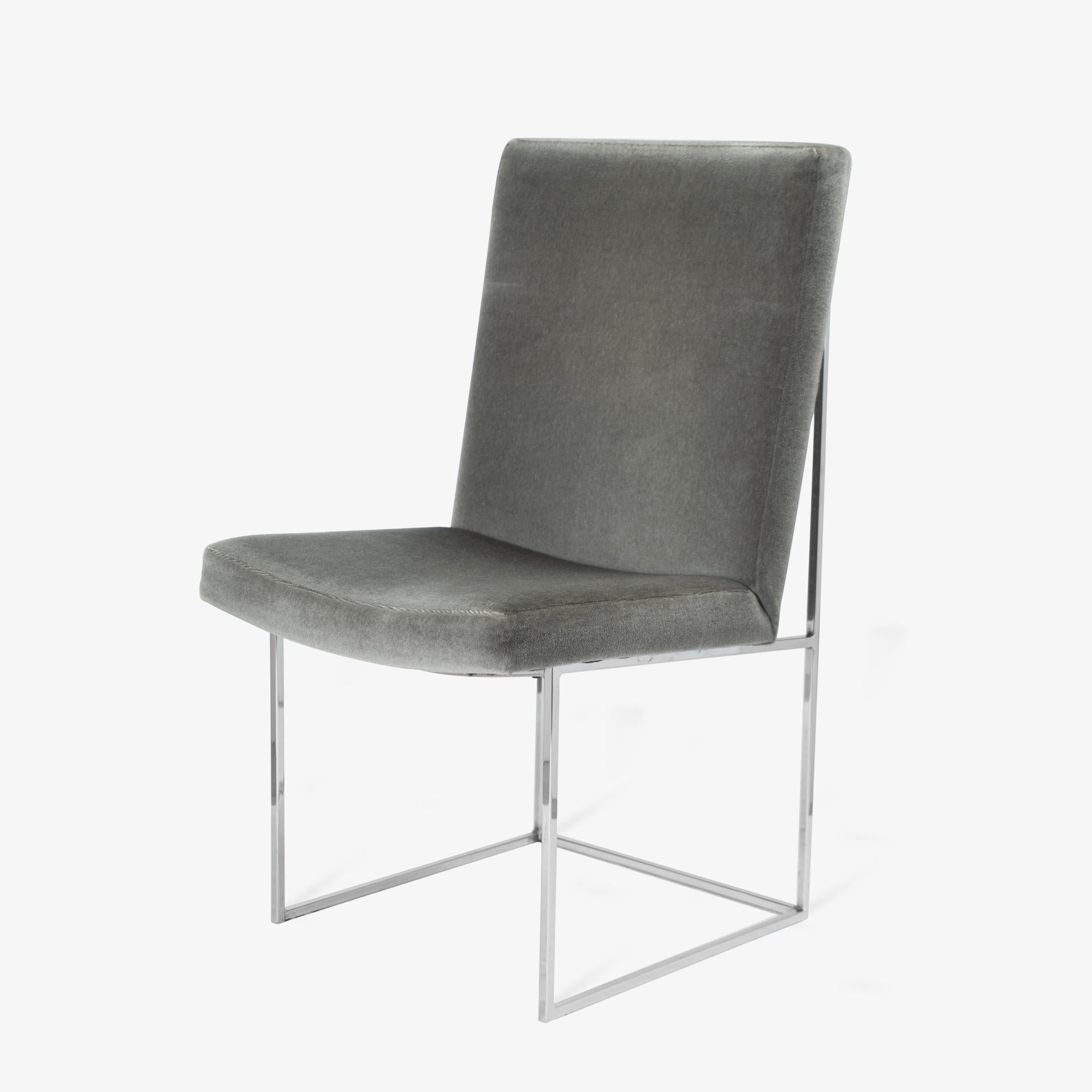Il nome di Milo Baughman è sinonimo di tutto ciò che riguarda il design del Mid-Century Modern. Il suo portfolio di lavori è di gran lunga superiore a quello della maggior parte dei suoi contemporanei, spaziando attraverso i secoli della sua vita e