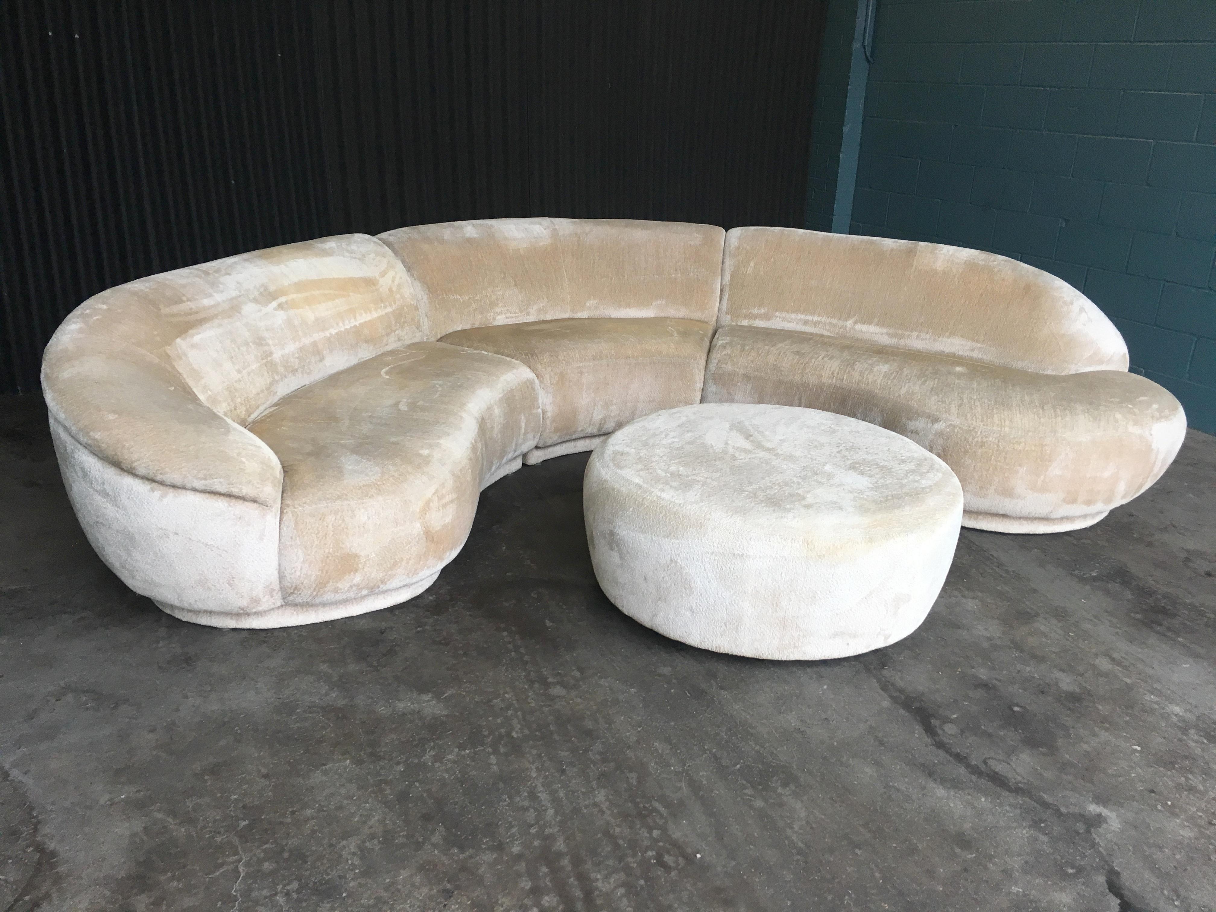 Tagged Thayer Coggin three piece sectional with ottoman in very good condition.
Priced for reupholstering for perfectly fine as is. Color variations.

17.5