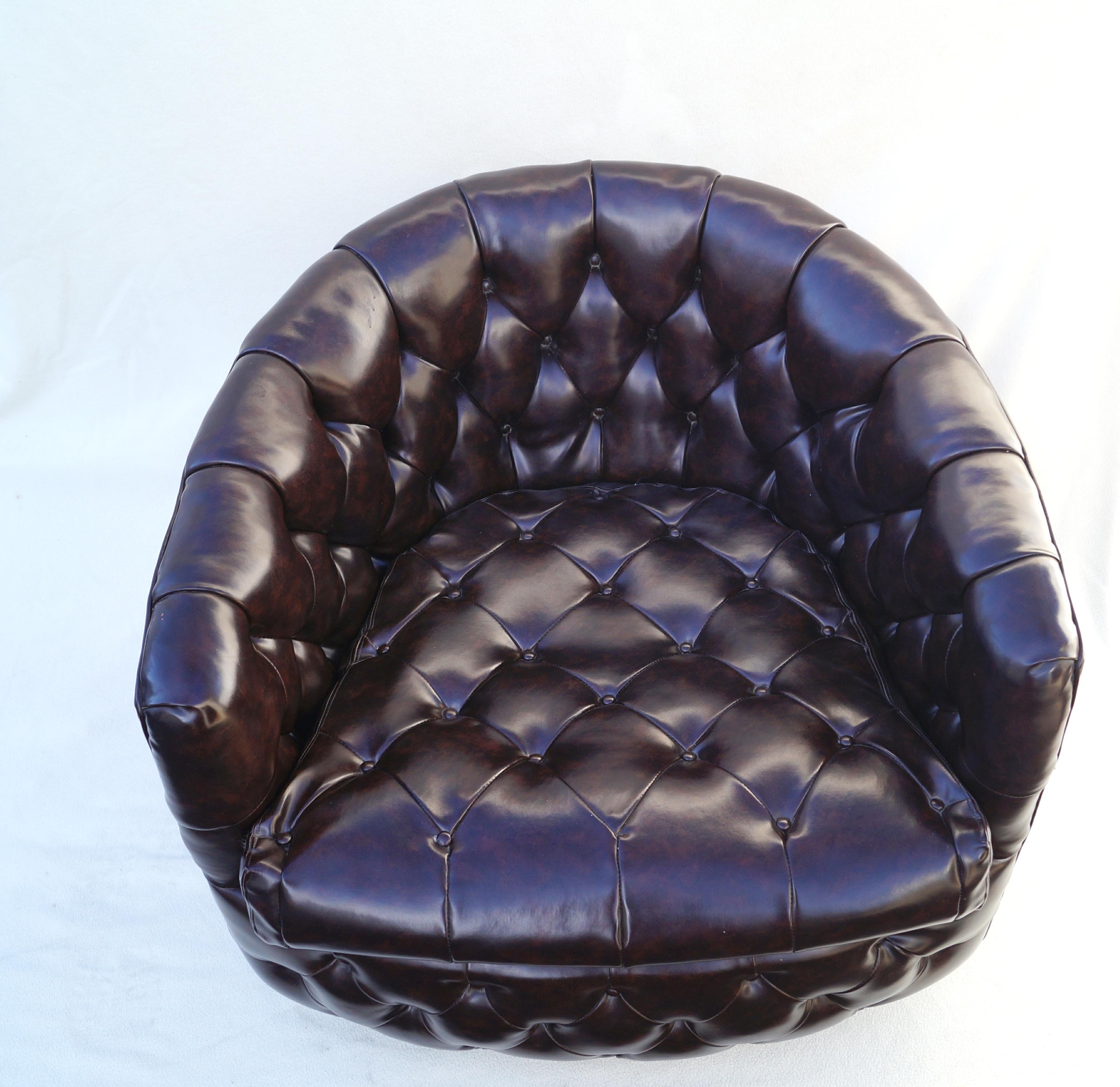 Mid-Century moderno Milo Baughman per Thayer Coggin Sedia da salotto girevole con schienale a botte imbottito in vendita