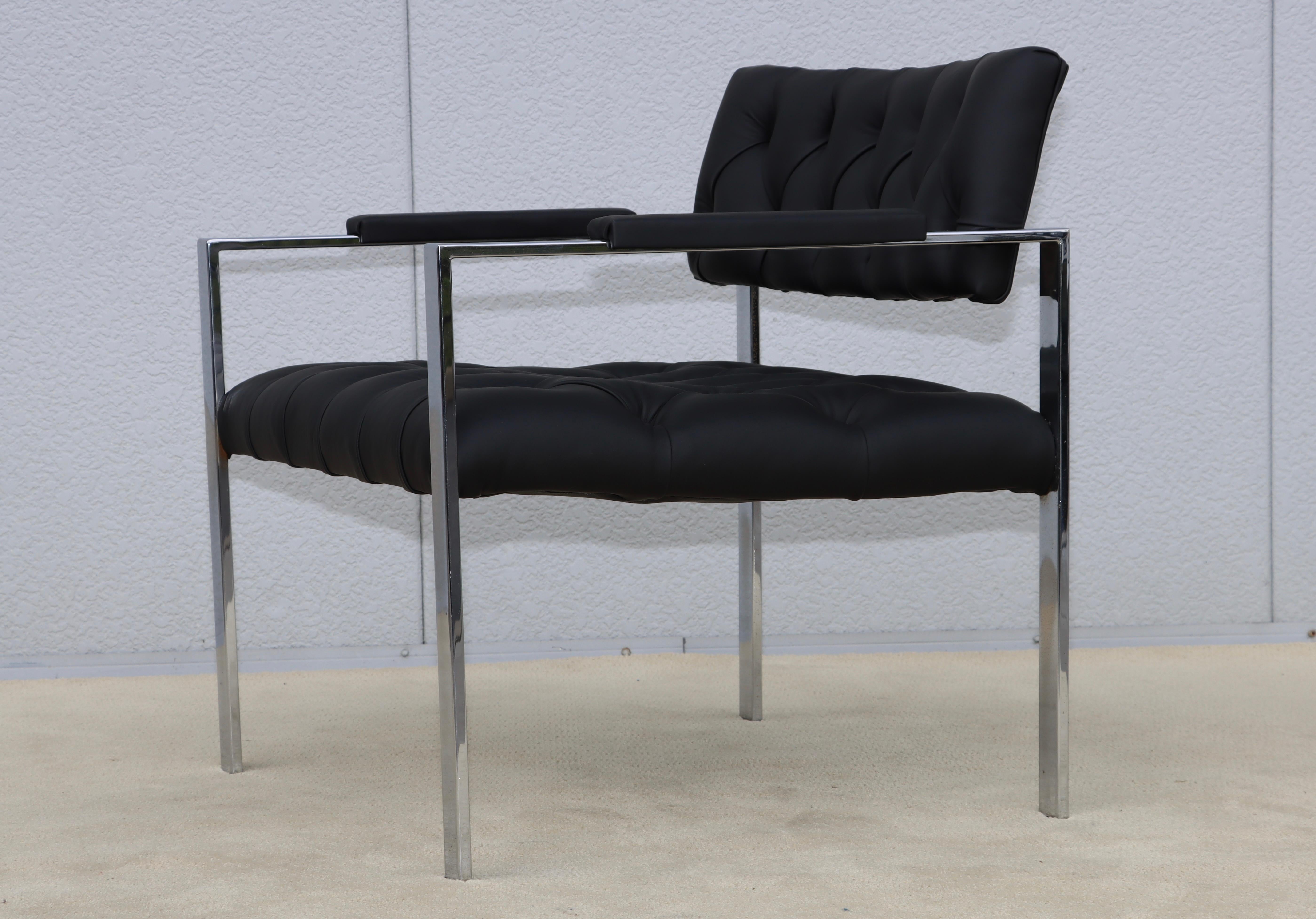 Mid-Century moderno Milo Baughman per Thayer Coggin Poltrona cromata in pelle trapuntata in vendita