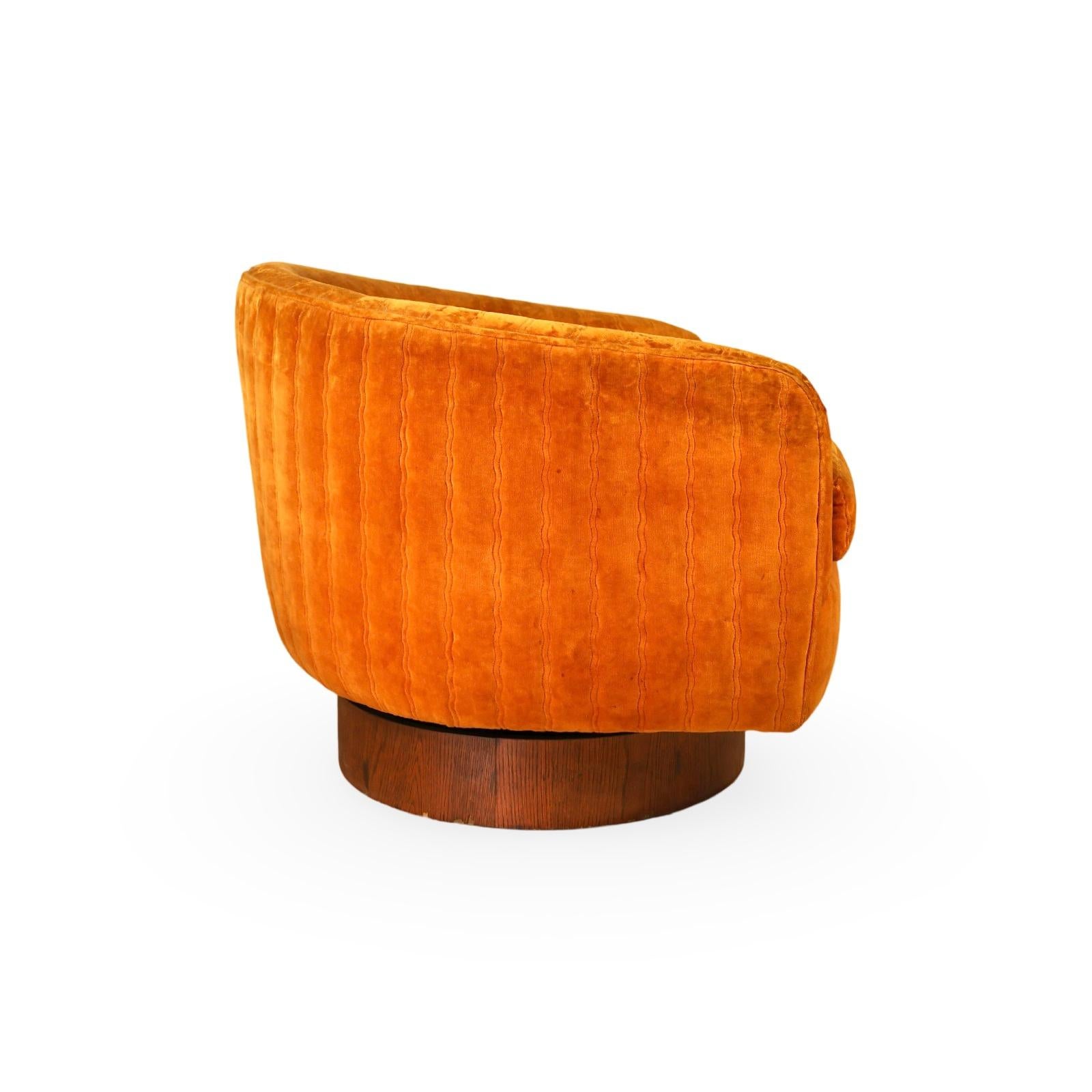 Mid-Century Modern Milo Baughman for Thayer Coggin Vintage Swivel and Tilt Barrel Chair c. 1960s For Sale
