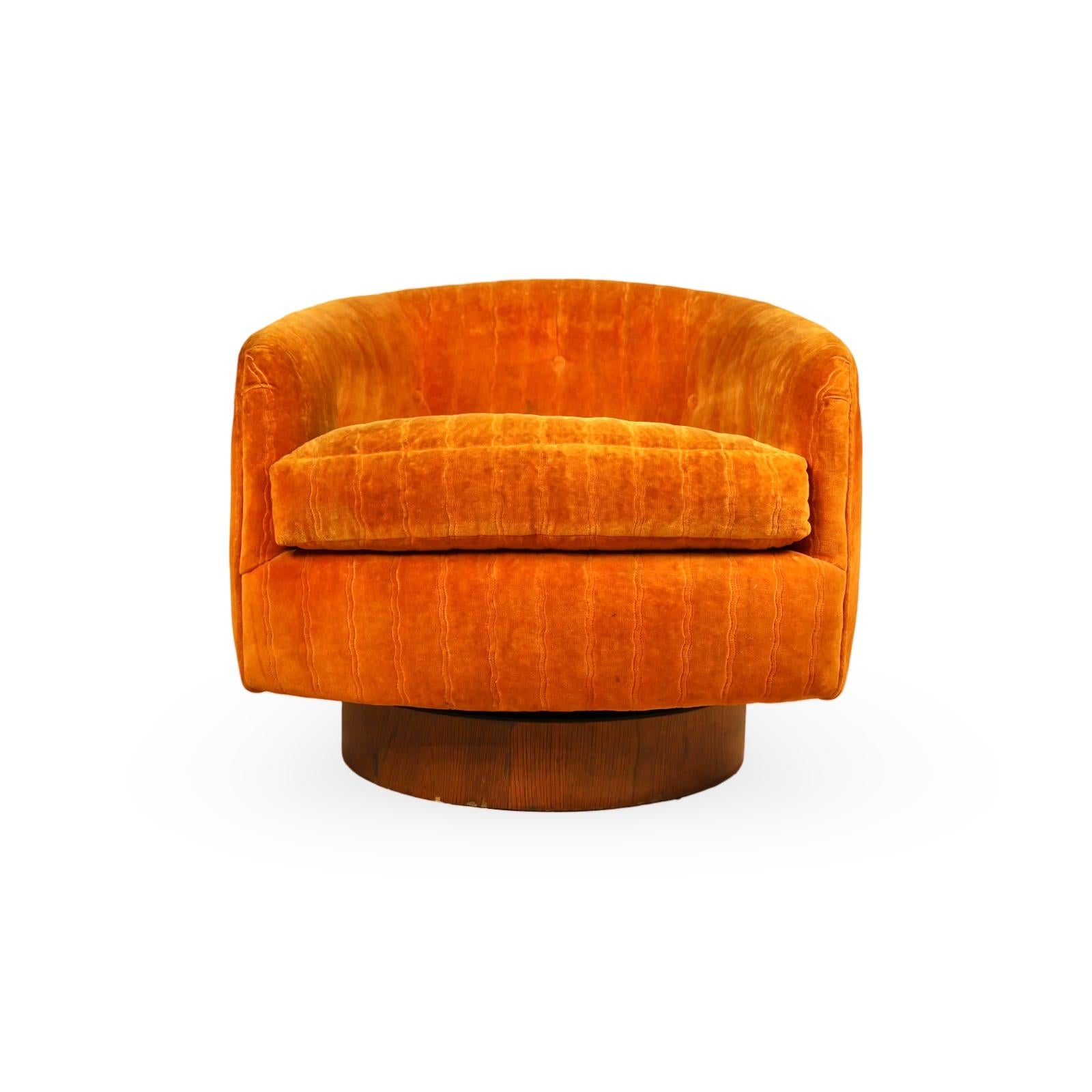 American Milo Baughman for Thayer Coggin Vintage Swivel and Tilt Barrel Chair c. 1960s For Sale