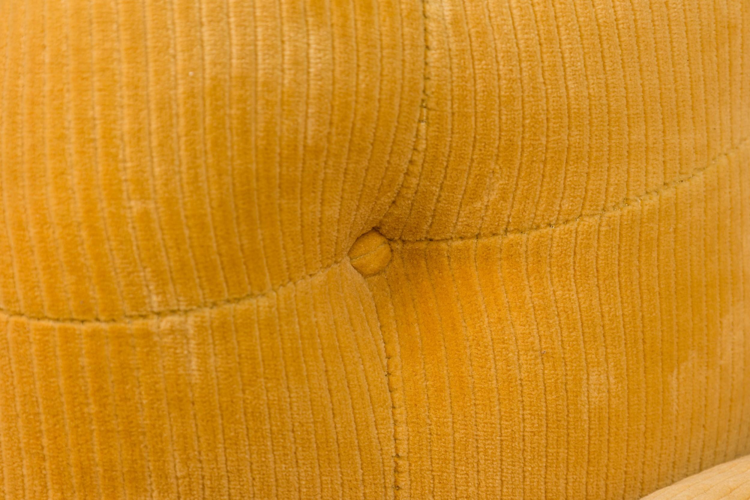 Milo Baughman for Thayer Coggin Yellow Tufted Velour Horseshoe Form Lounge / Arm en vente 1