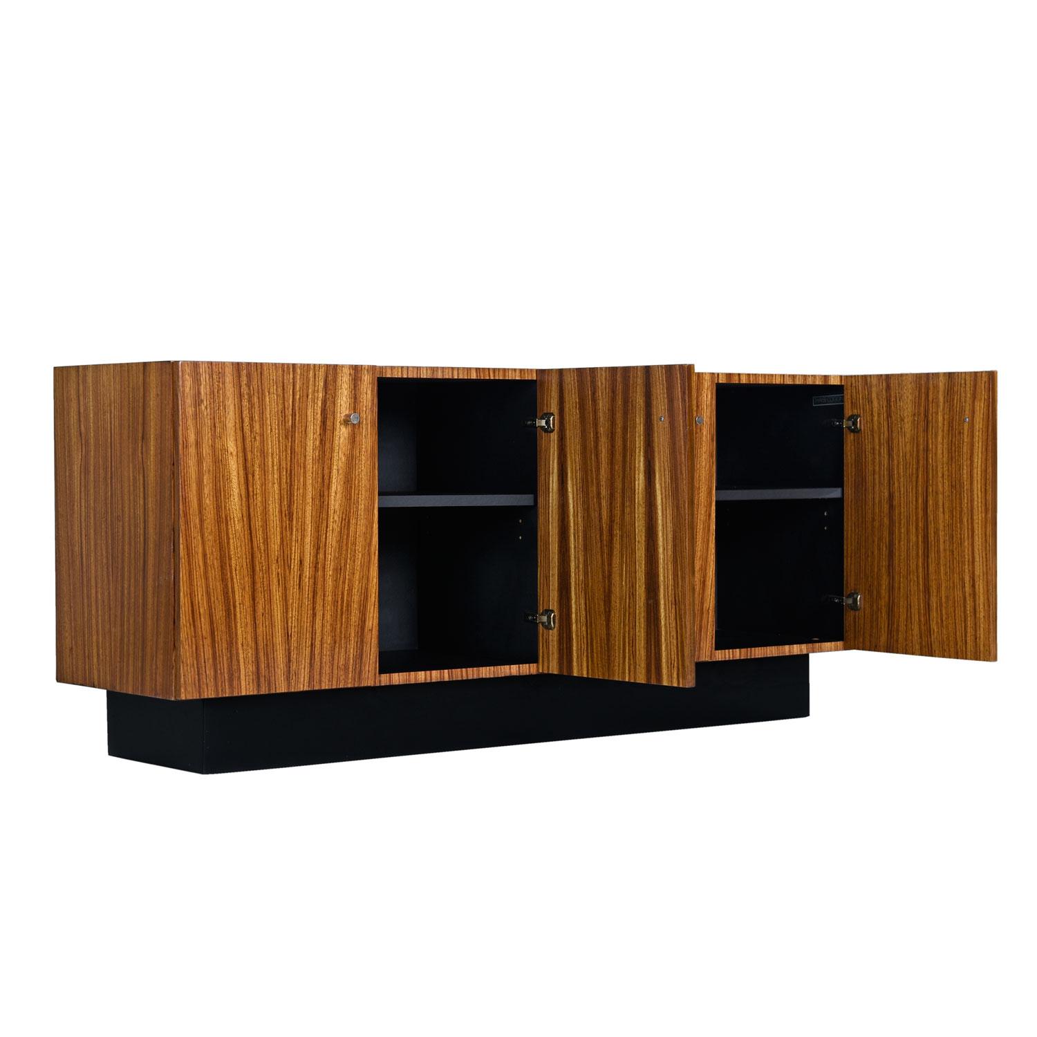 Milo Baughman para Thayer Coggin Armario credenza de madera de cebra Estadounidense en venta