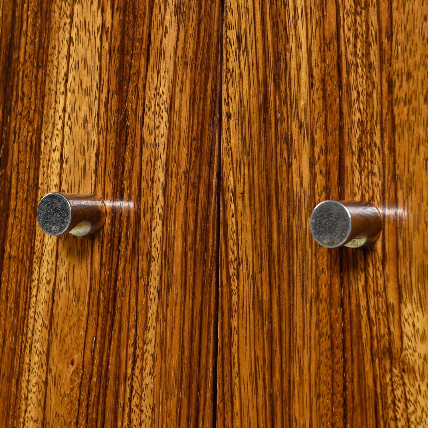 Milo Baughman para Thayer Coggin Armario credenza de madera de cebra Zebrano en venta