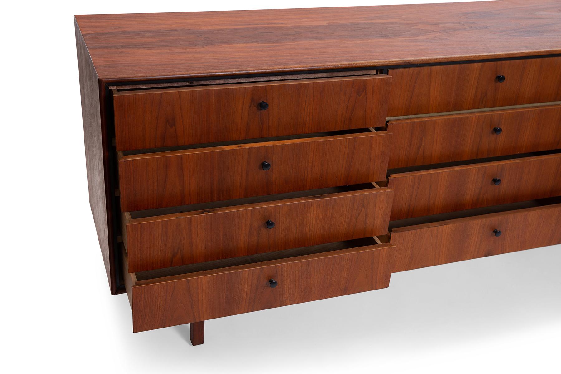 Milo Baughman 1960s Glenn of California Walnut 12 Drawer Dresser In Good Condition In Phoenix, AZ