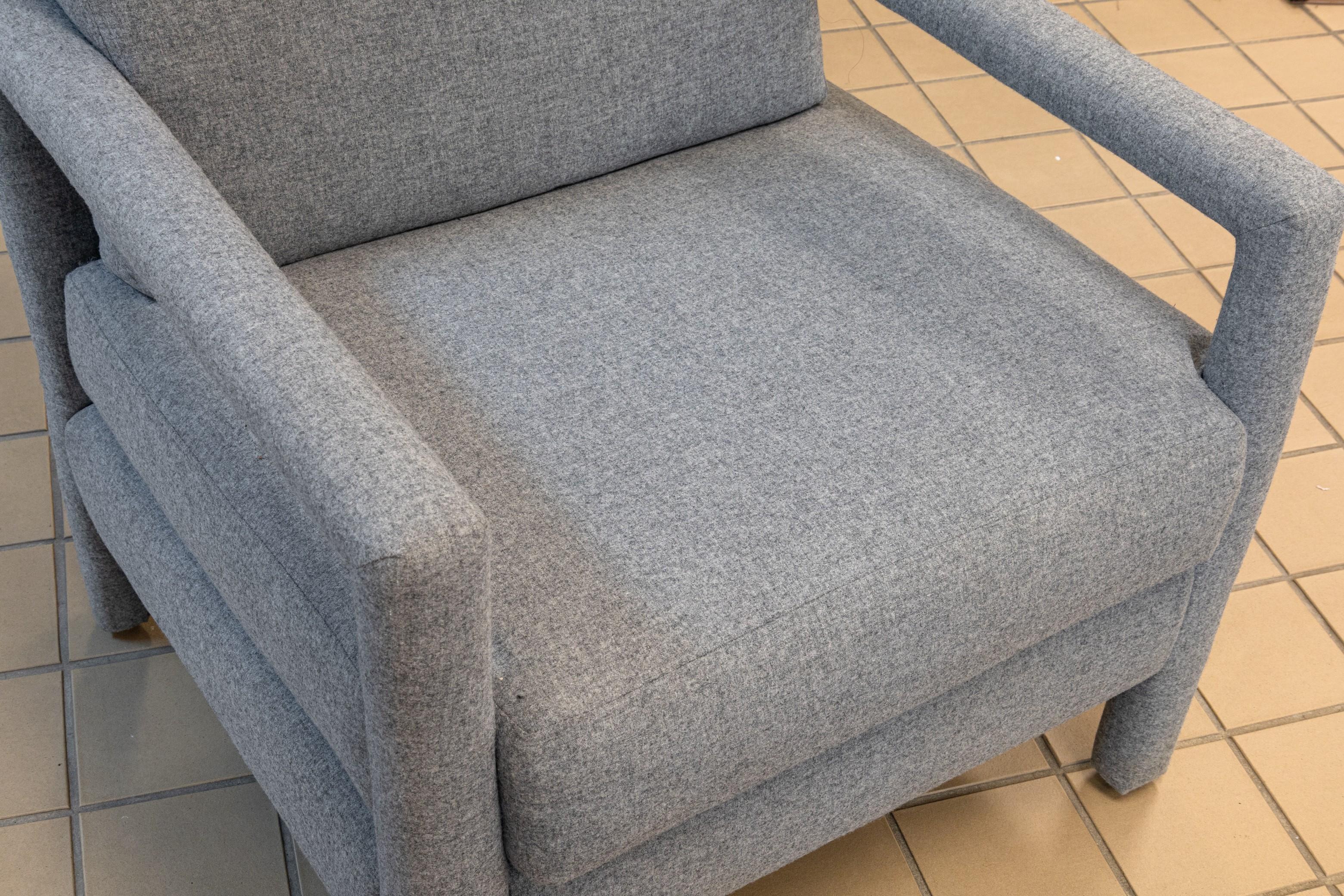 Milo Baughman Grey Blue Upholstered Parsons Contemporary Modern Accent Chair (chaise d'appoint contemporaine) en vente 1