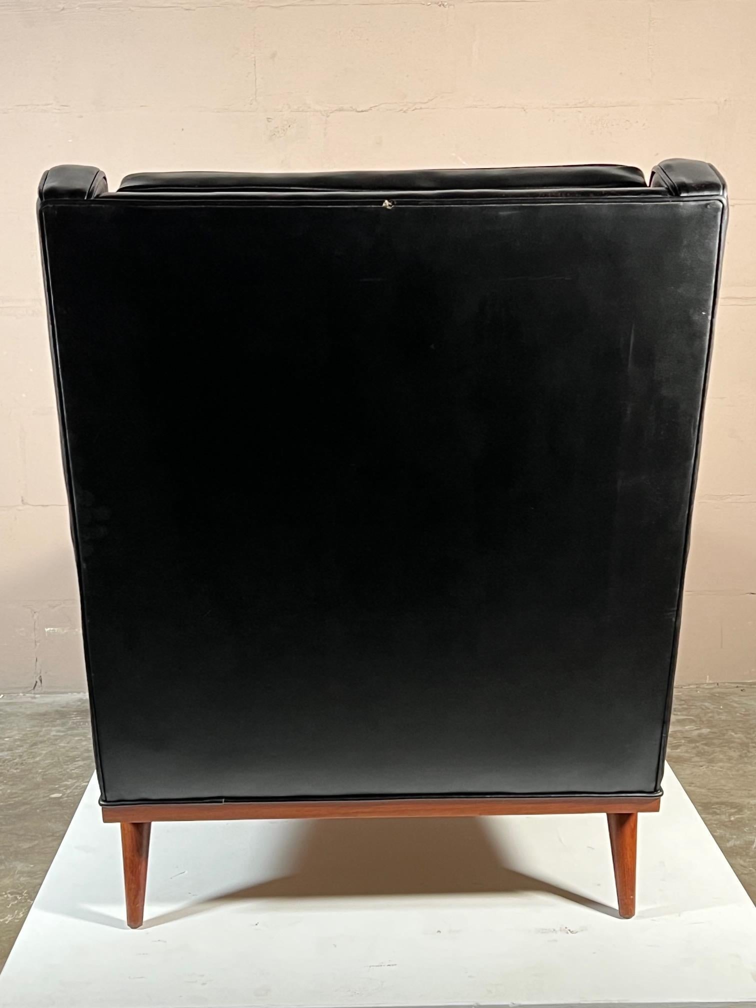 Silla con respaldo alto y otomana Milo Baughman en venta 7