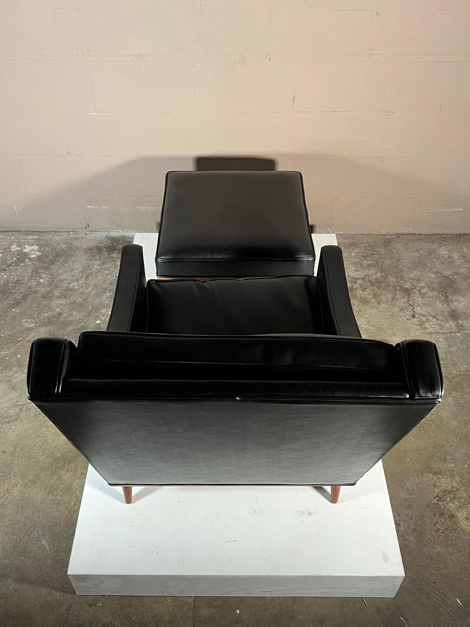 Silla con respaldo alto y otomana Milo Baughman en venta 8