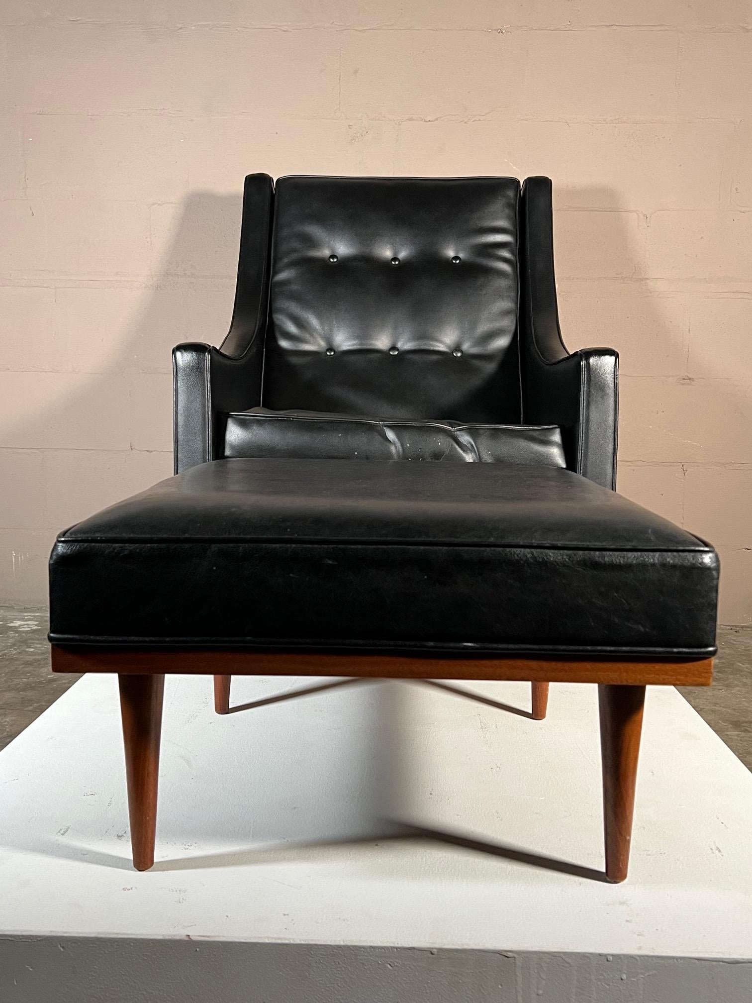 Silla con respaldo alto y otomana Milo Baughman mediados del siglo XX en venta