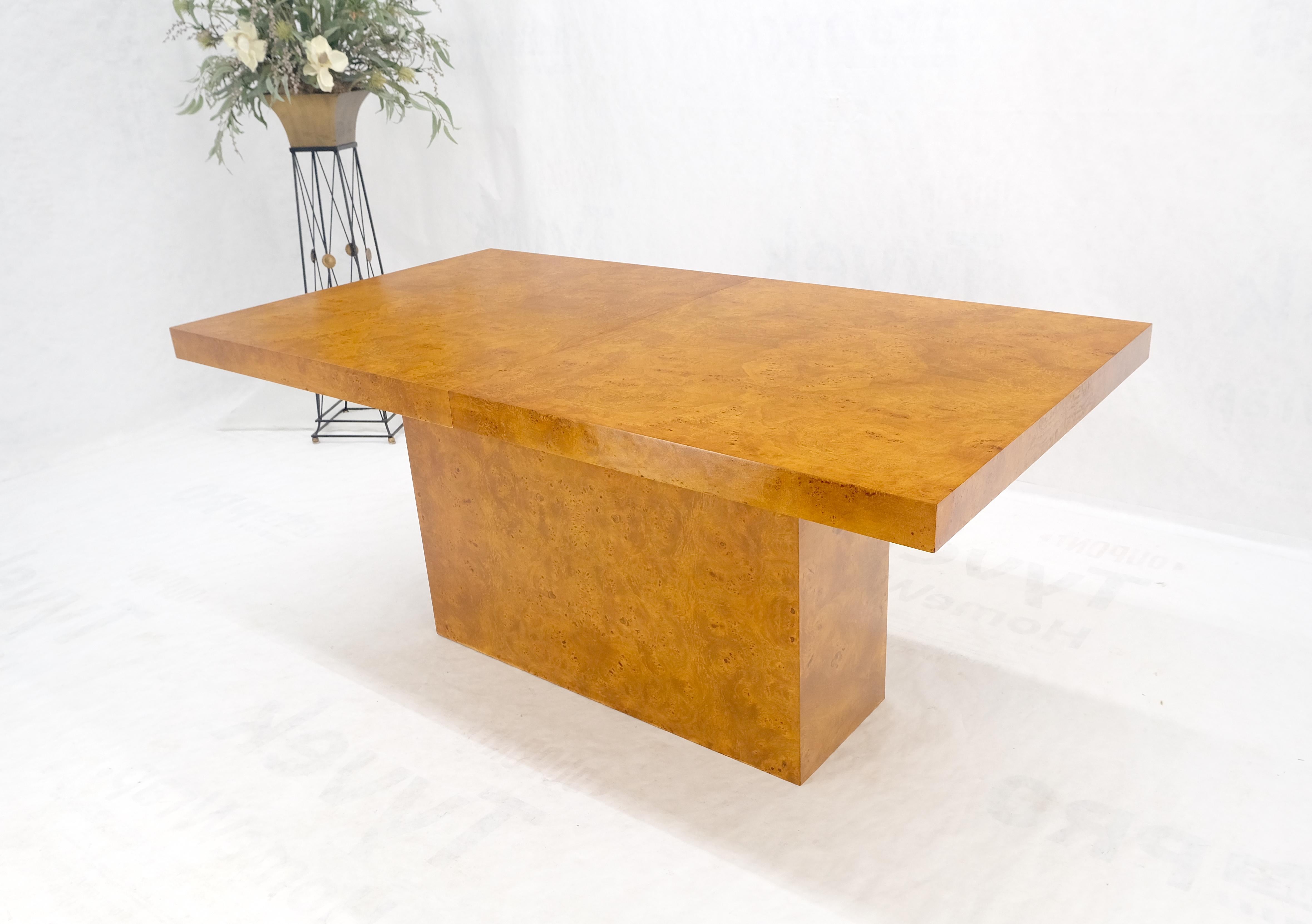 Milo Baughman Honey Amber Burl Wood Single Pedestal Dining Table Two Leaves MINT In Excellent Condition In Rockaway, NJ