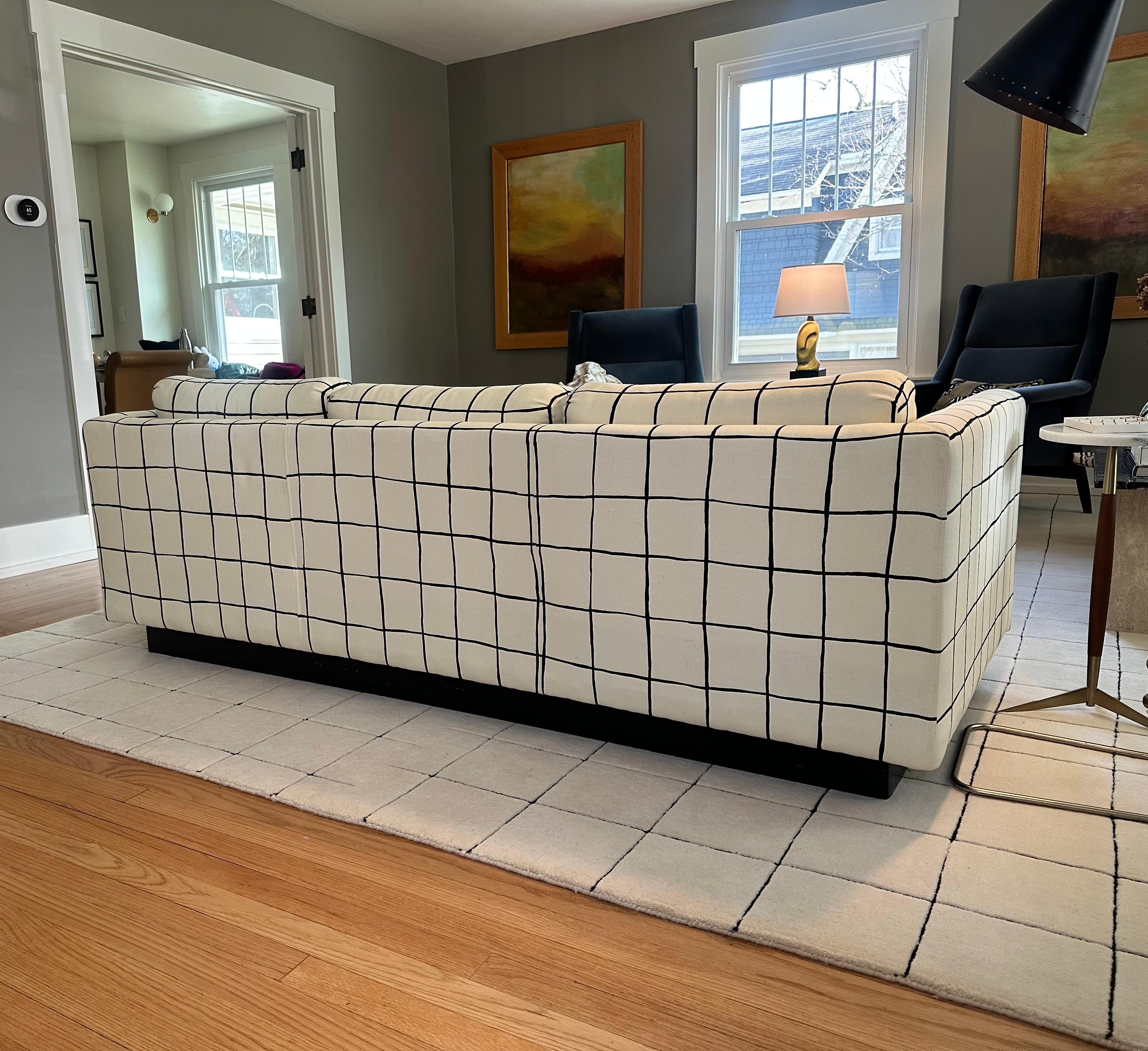 Milo Baughman Kelly Wearstler Coquette Alabaster & Black Tuxedo Sofa In Good Condition In Farmington Hills, MI