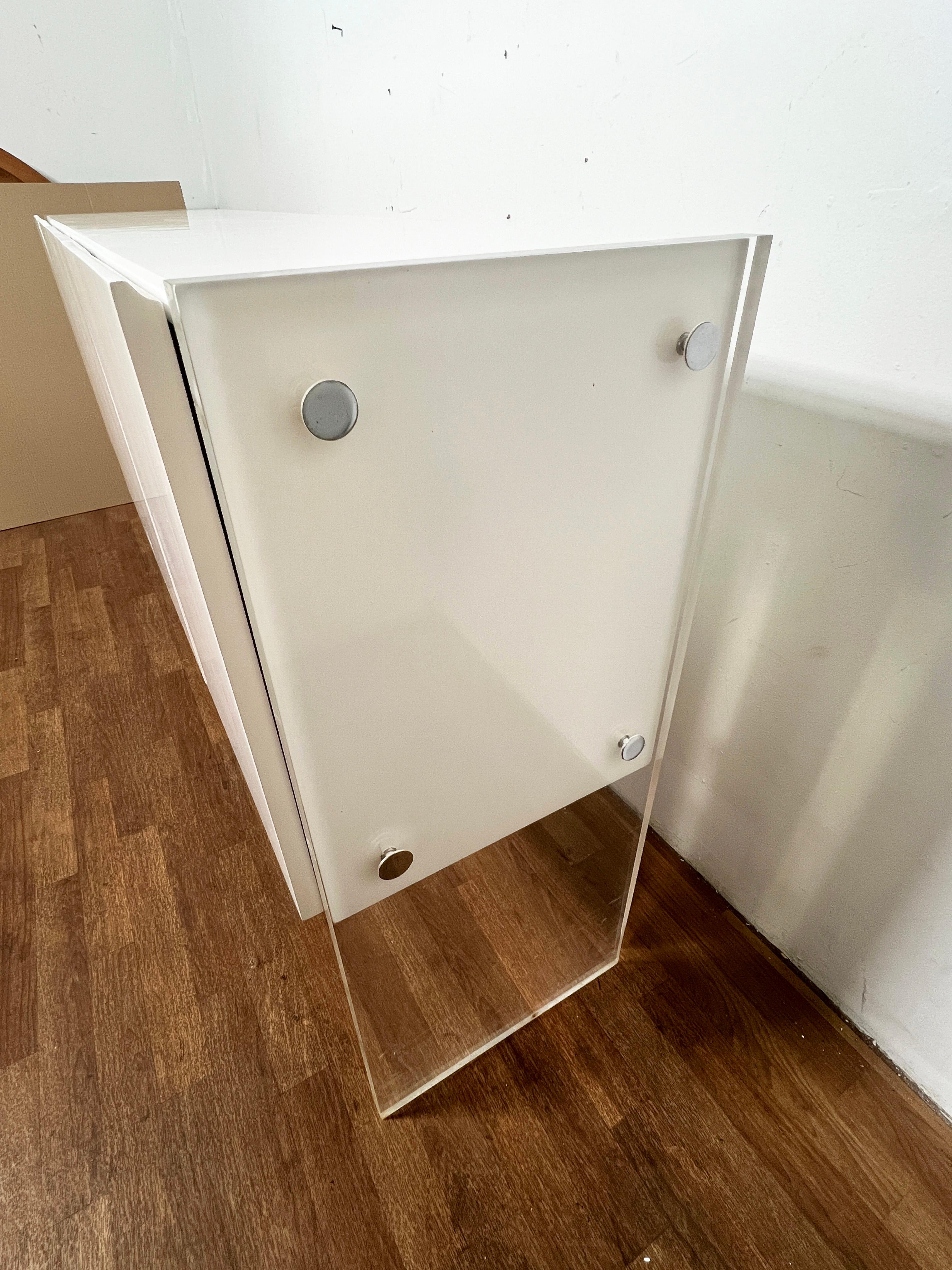 Late 20th Century Milo Baughman Lacquered Credenza with Lucite Sides, Circa 1970s