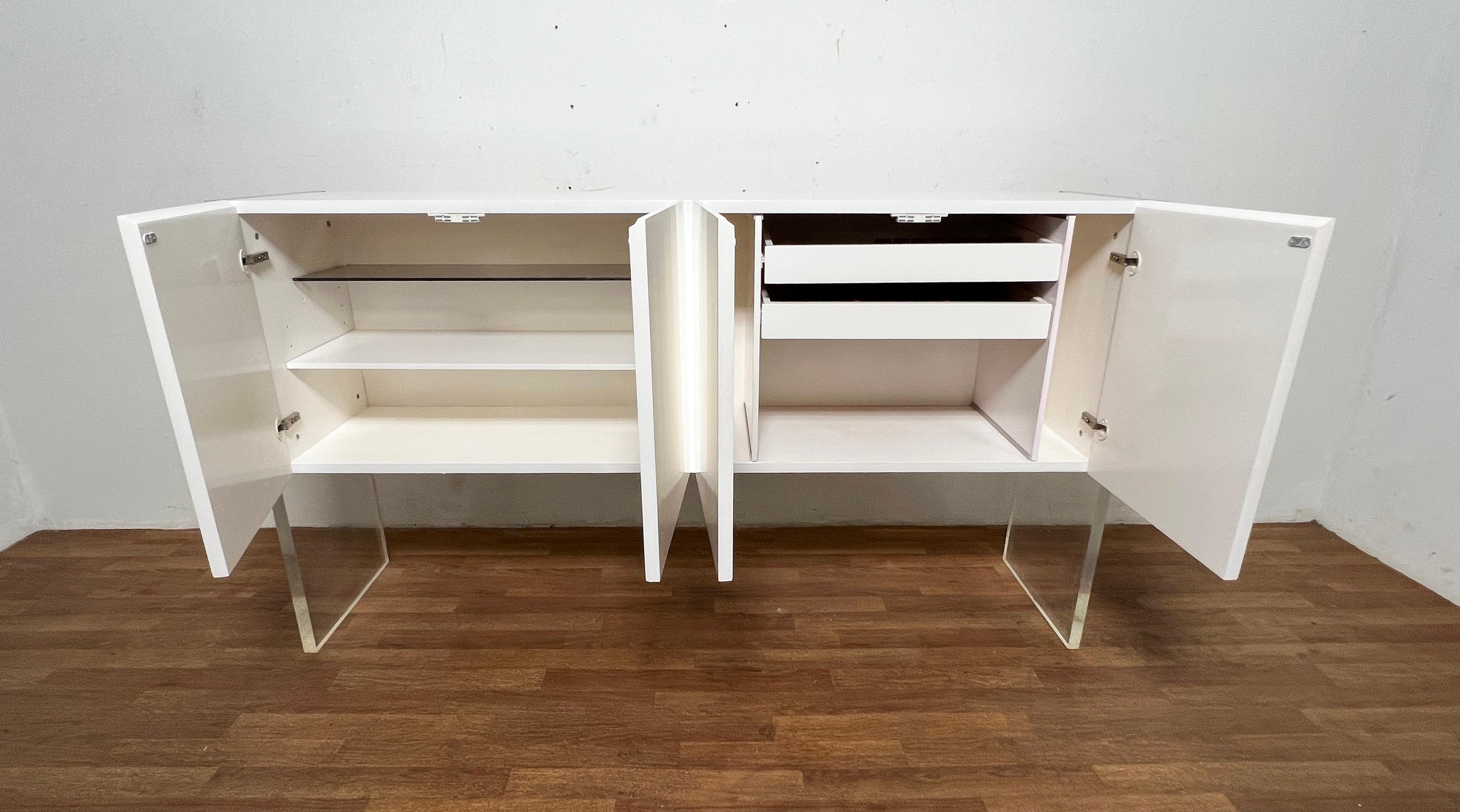 Milo Baughman Lacquered Credenza with Lucite Sides, Circa 1970s 2