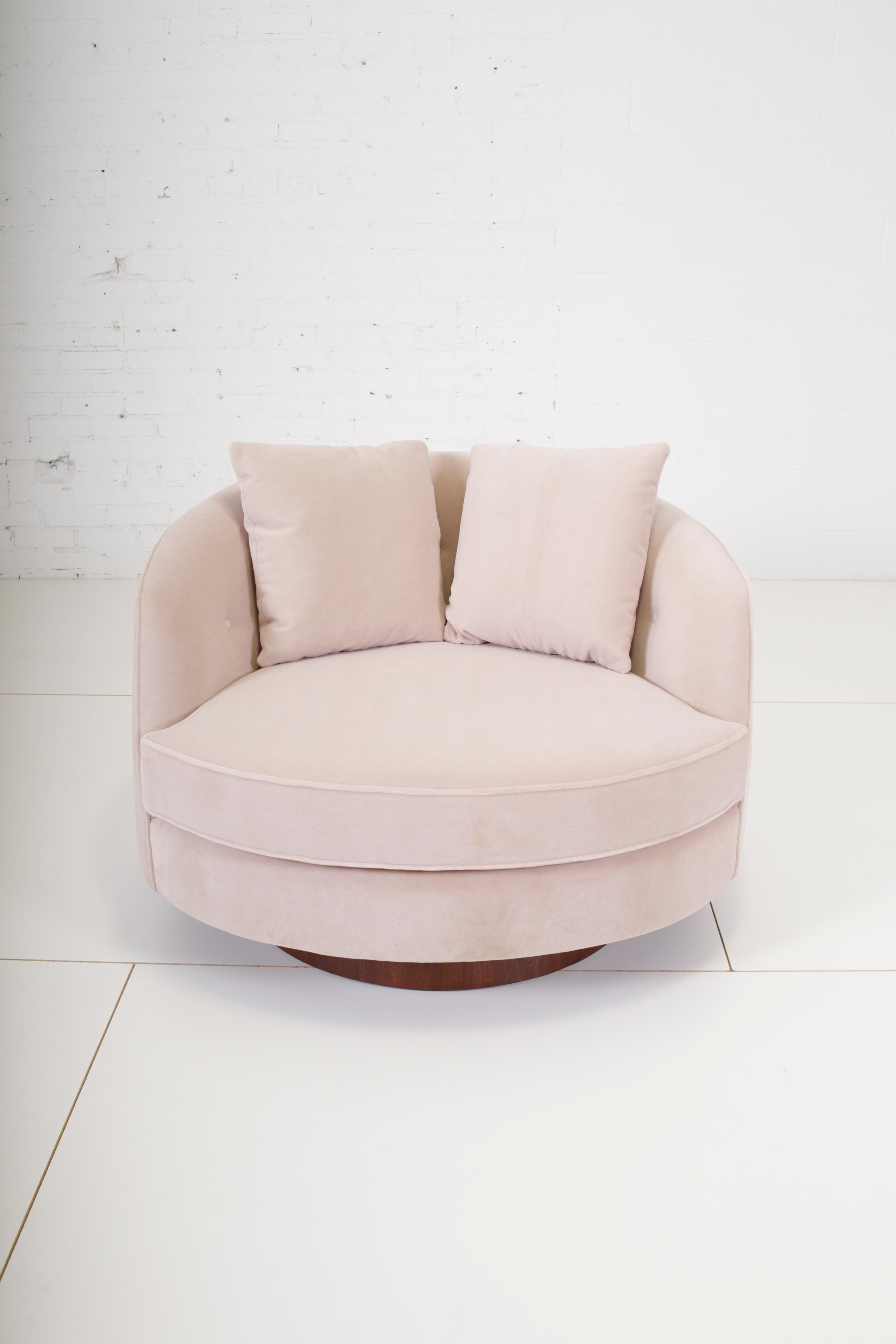 Oversize swivel chair by Milo Baughman for Thayer-Coggin. Fully restored. New mohair upholstery in dusty pink tone with walnut swivel base.